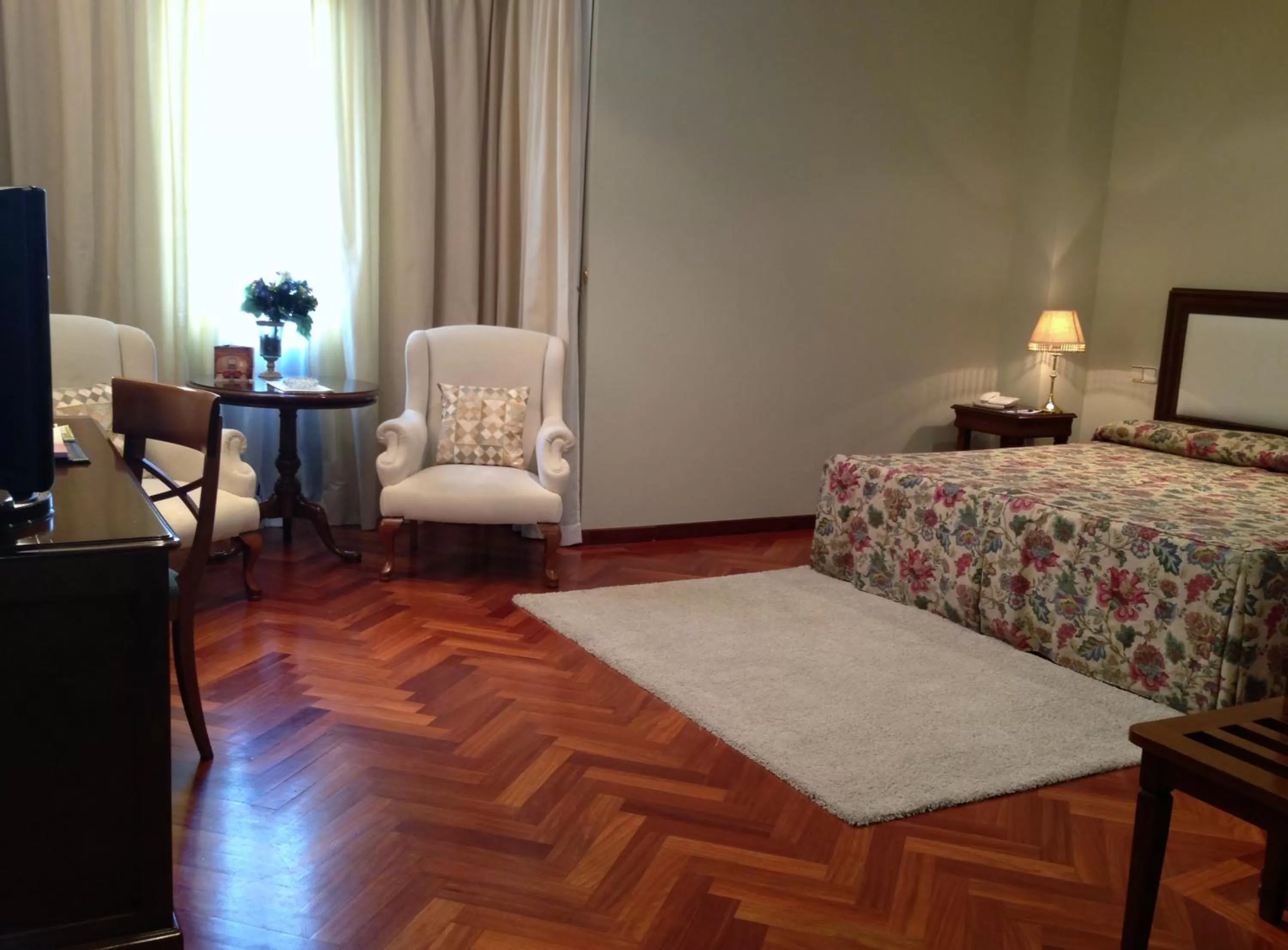 Photo of the whole room in Don Pio