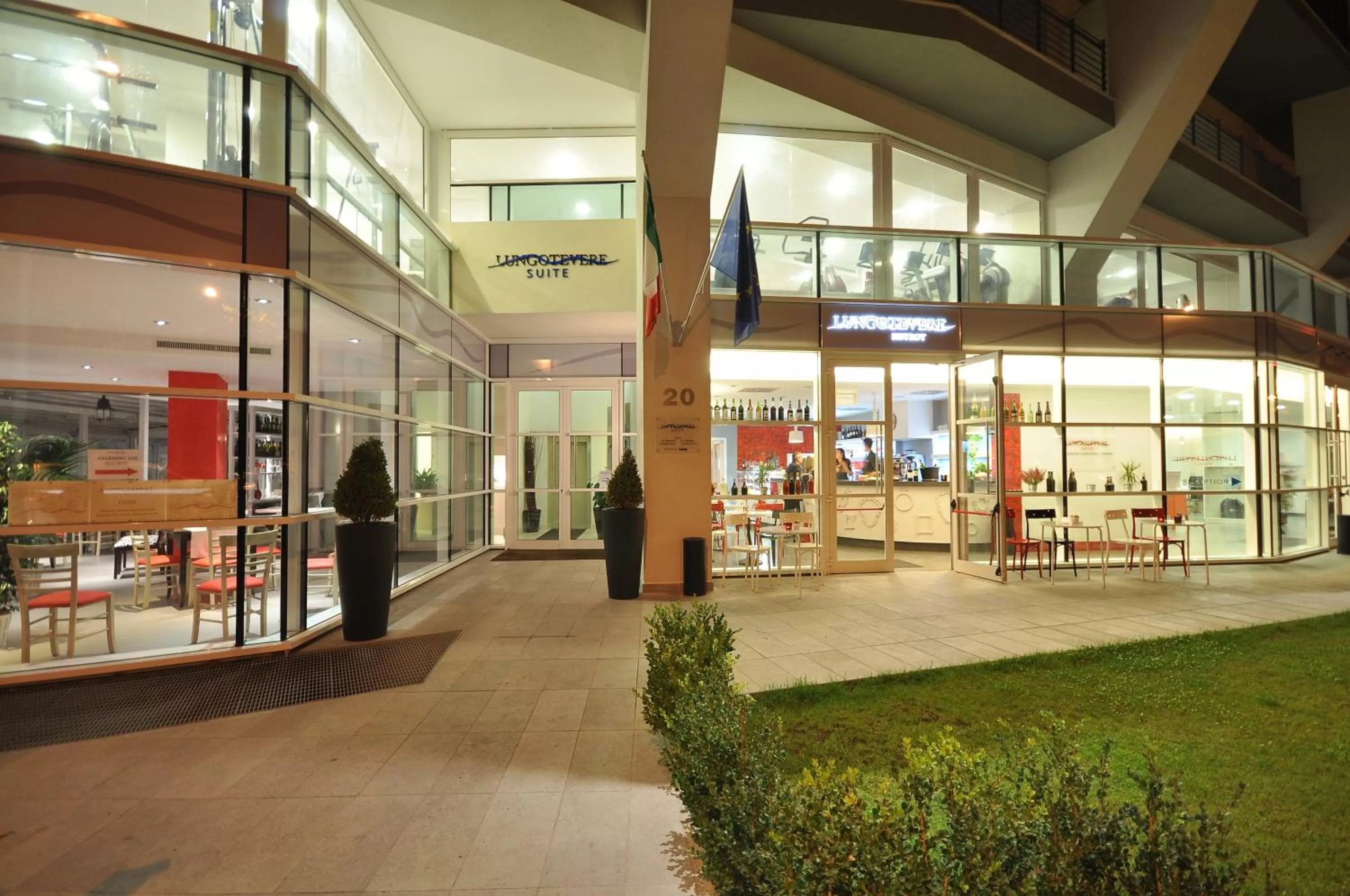 Facade/entrance in Lungotevere Suite