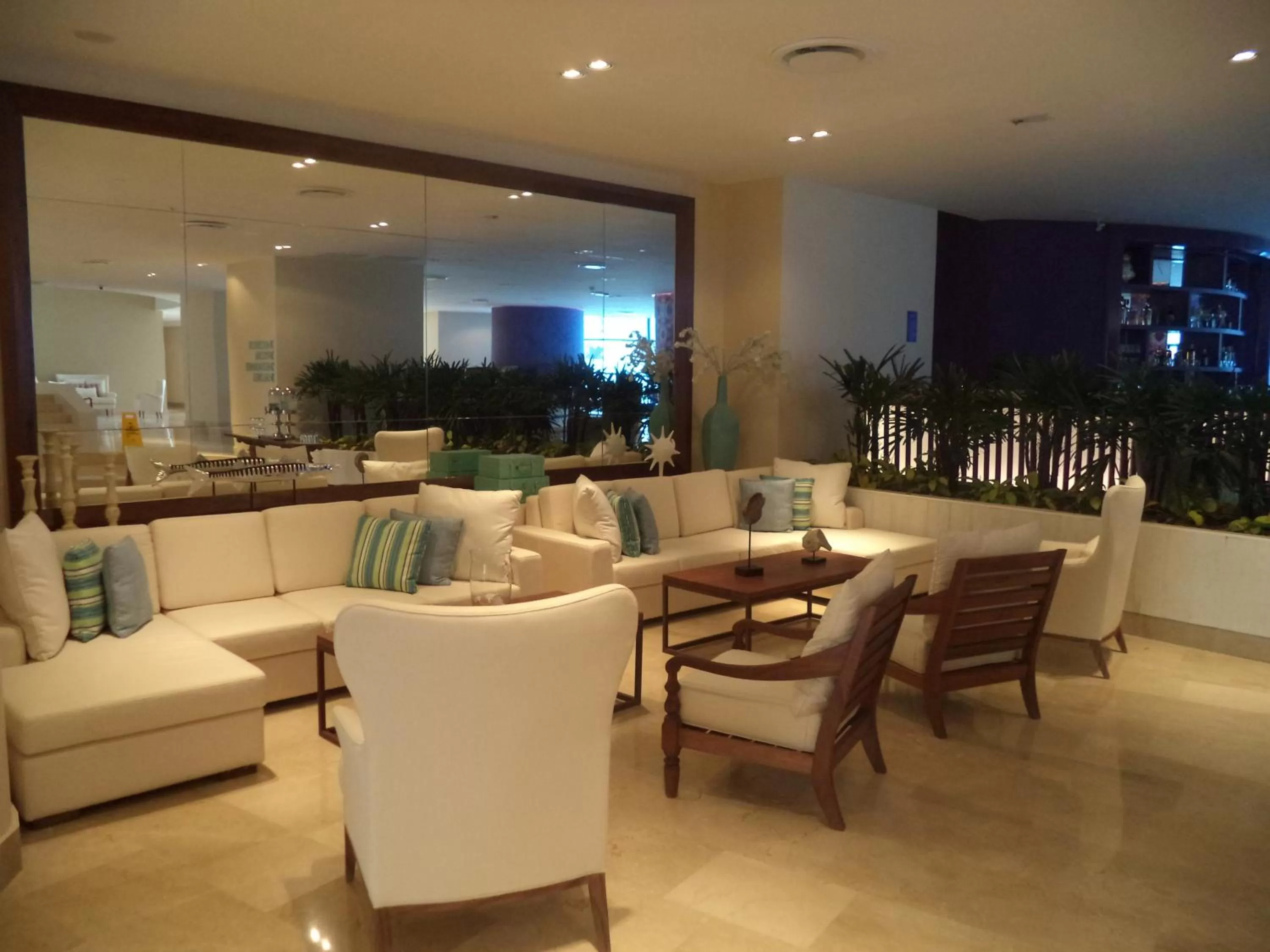 Lounge or bar in Radisson Cartagena Ocean Pavillion Hotel
