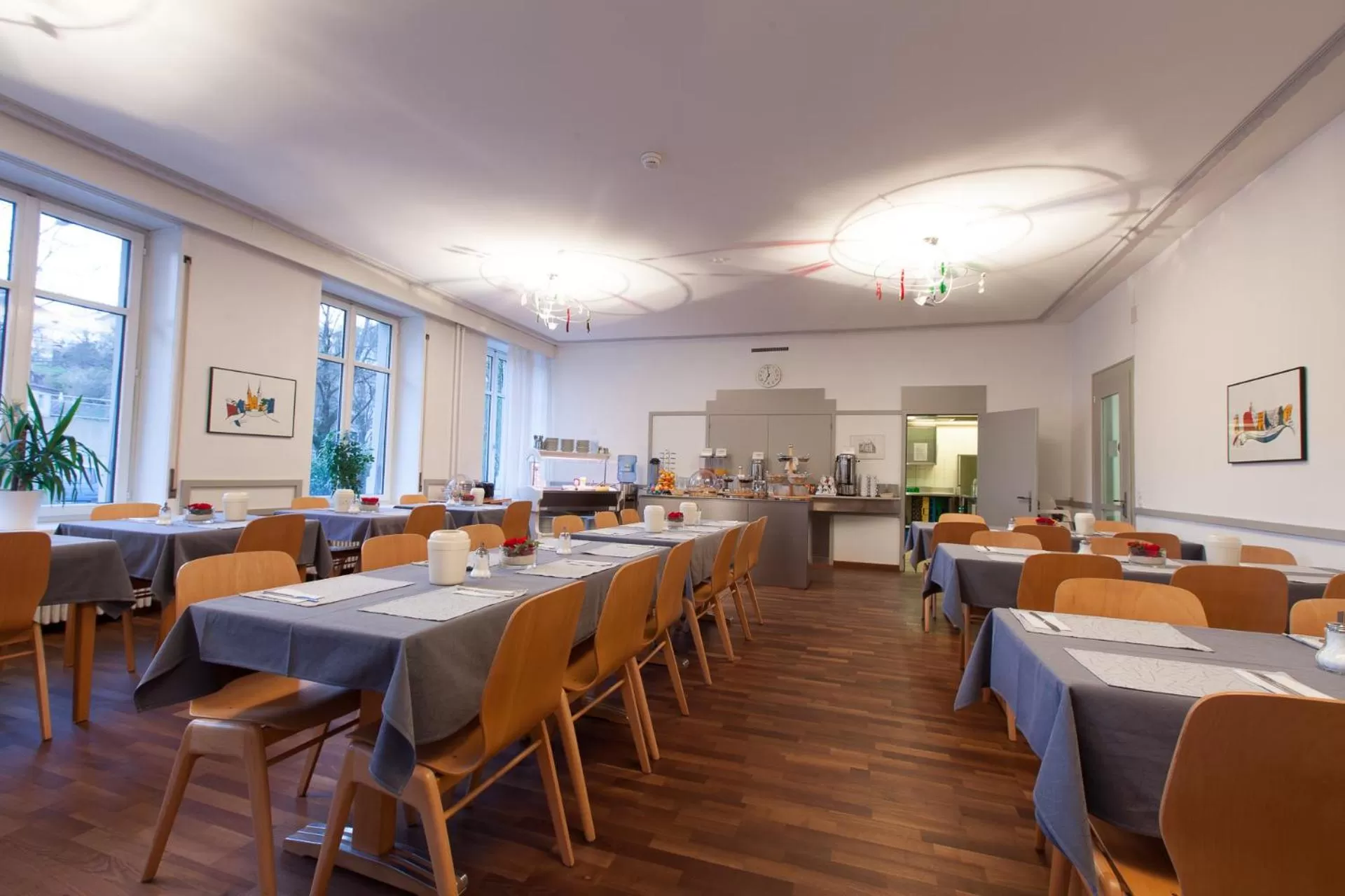 Restaurant/places to eat in Hotel Alpha