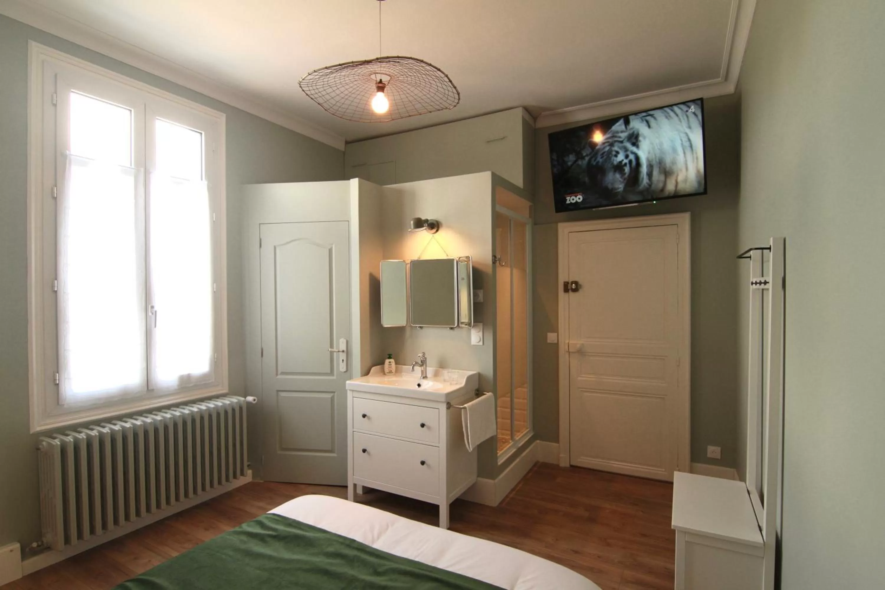 TV and multimedia, Bed in La Lambertine & Spa