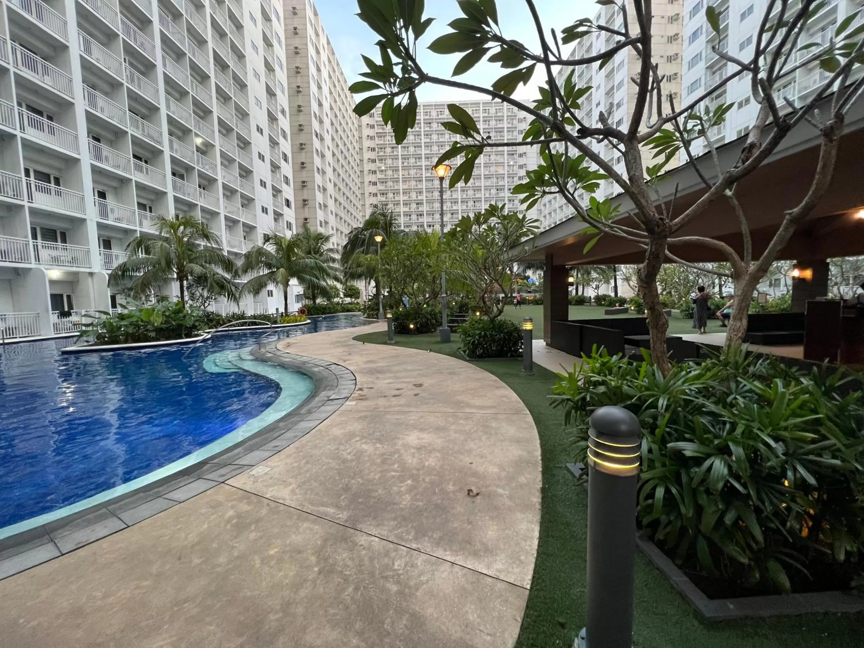 Garden, Swimming Pool in Yam Staycation Shore Residences