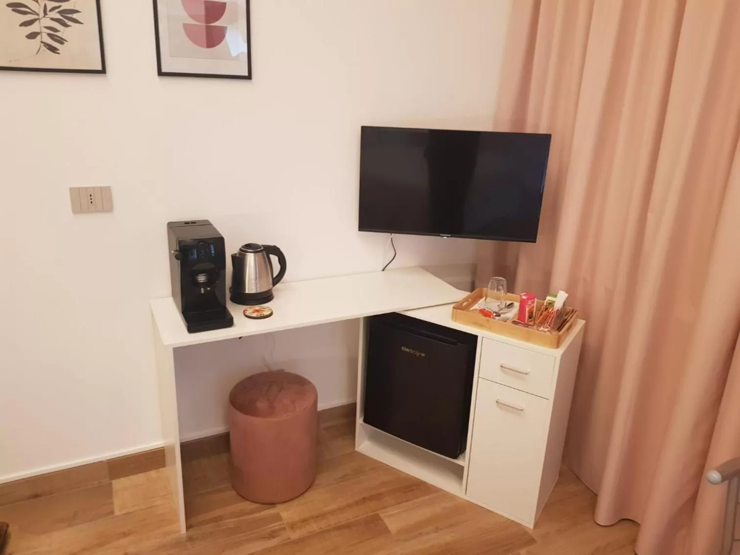 Coffee/tea facilities, TV/Entertainment Center in B&B Antica Fontana