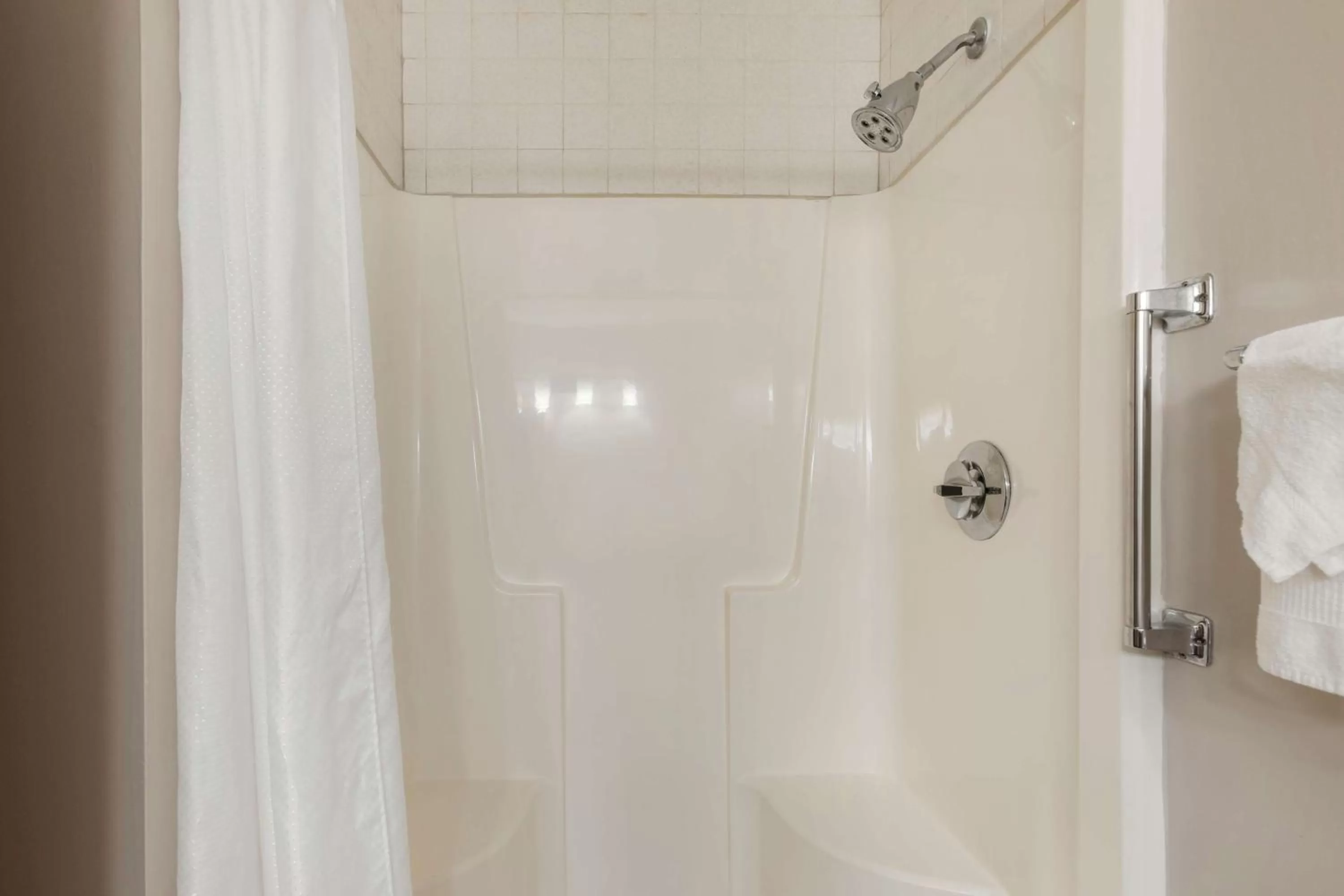 Bathroom in Best Western Indian Oak