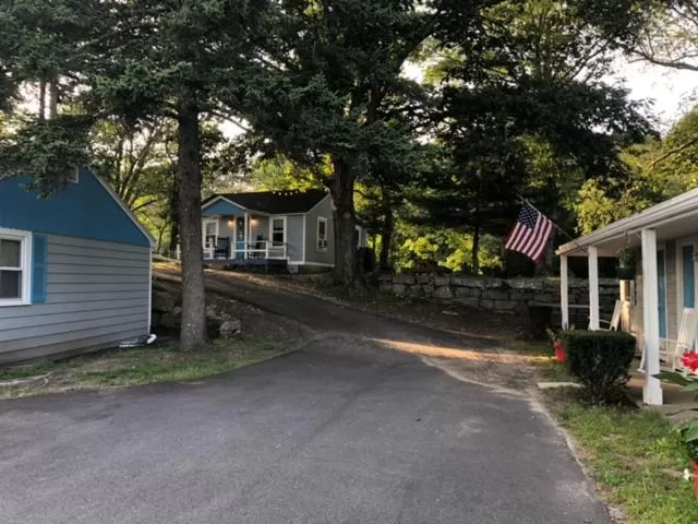 Property Building in Herring Run Motel and Tiny Cabins