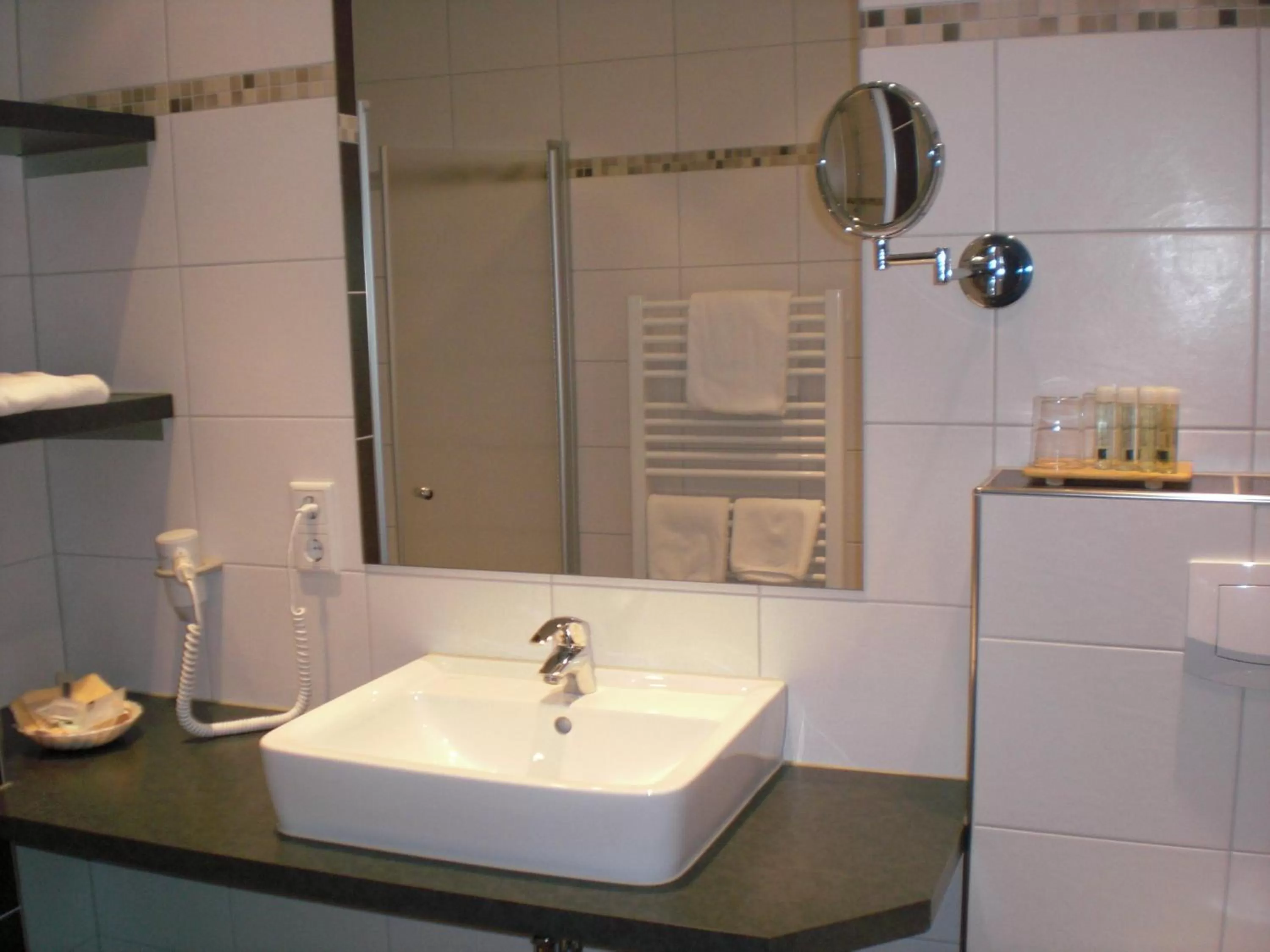 Bathroom in Akzent Hotel Jonathan