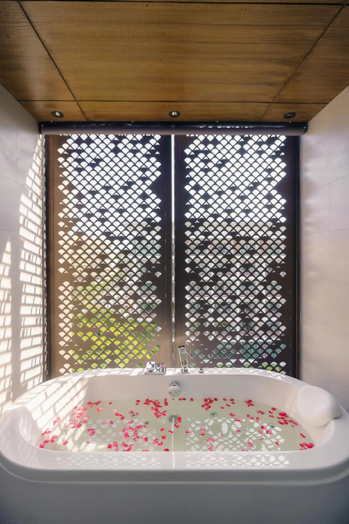 Bath in Fifth Pattaya Jomtien By Shiwalai Int