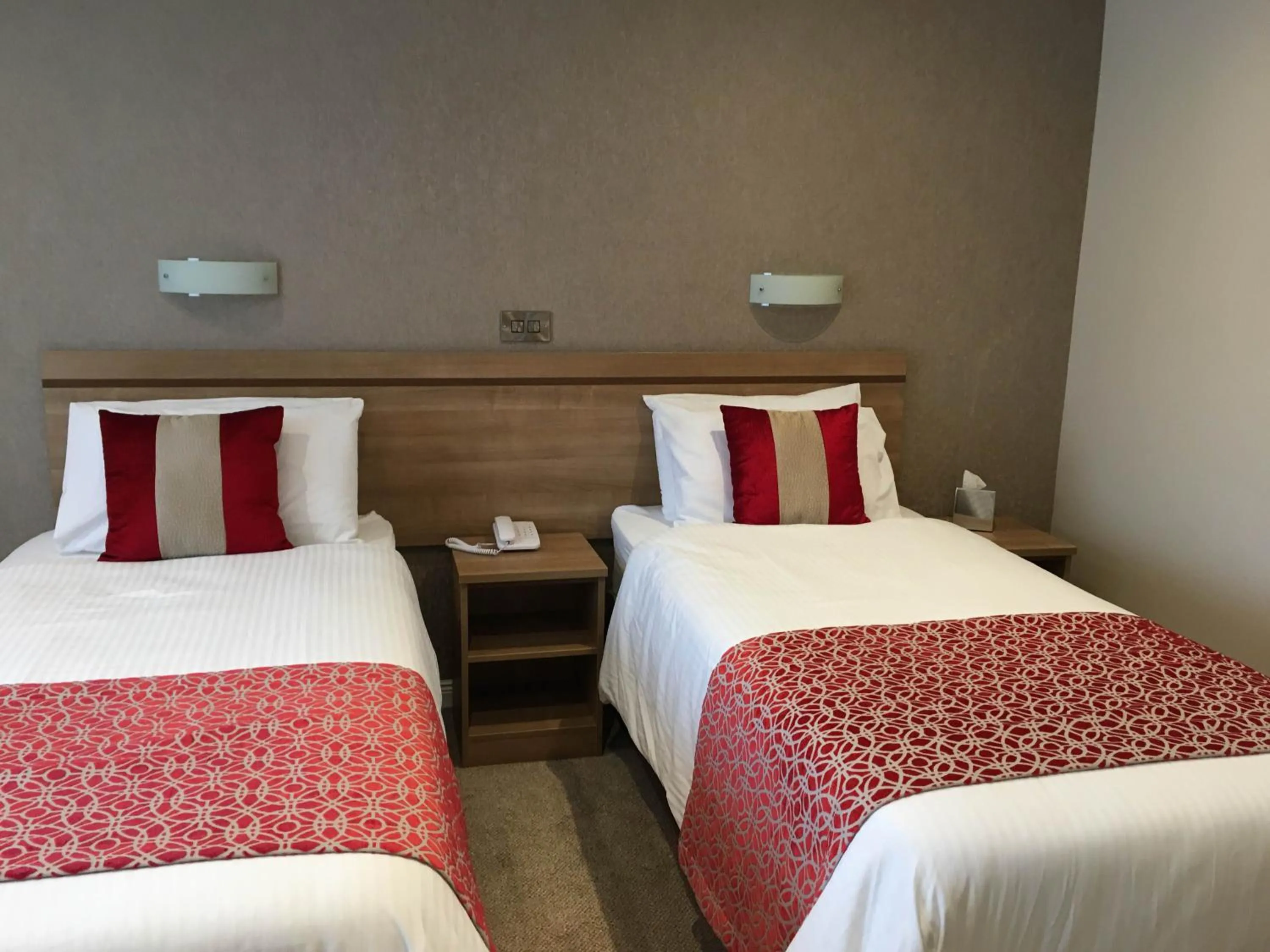 Bedroom, Bed in The Lodge Hotel