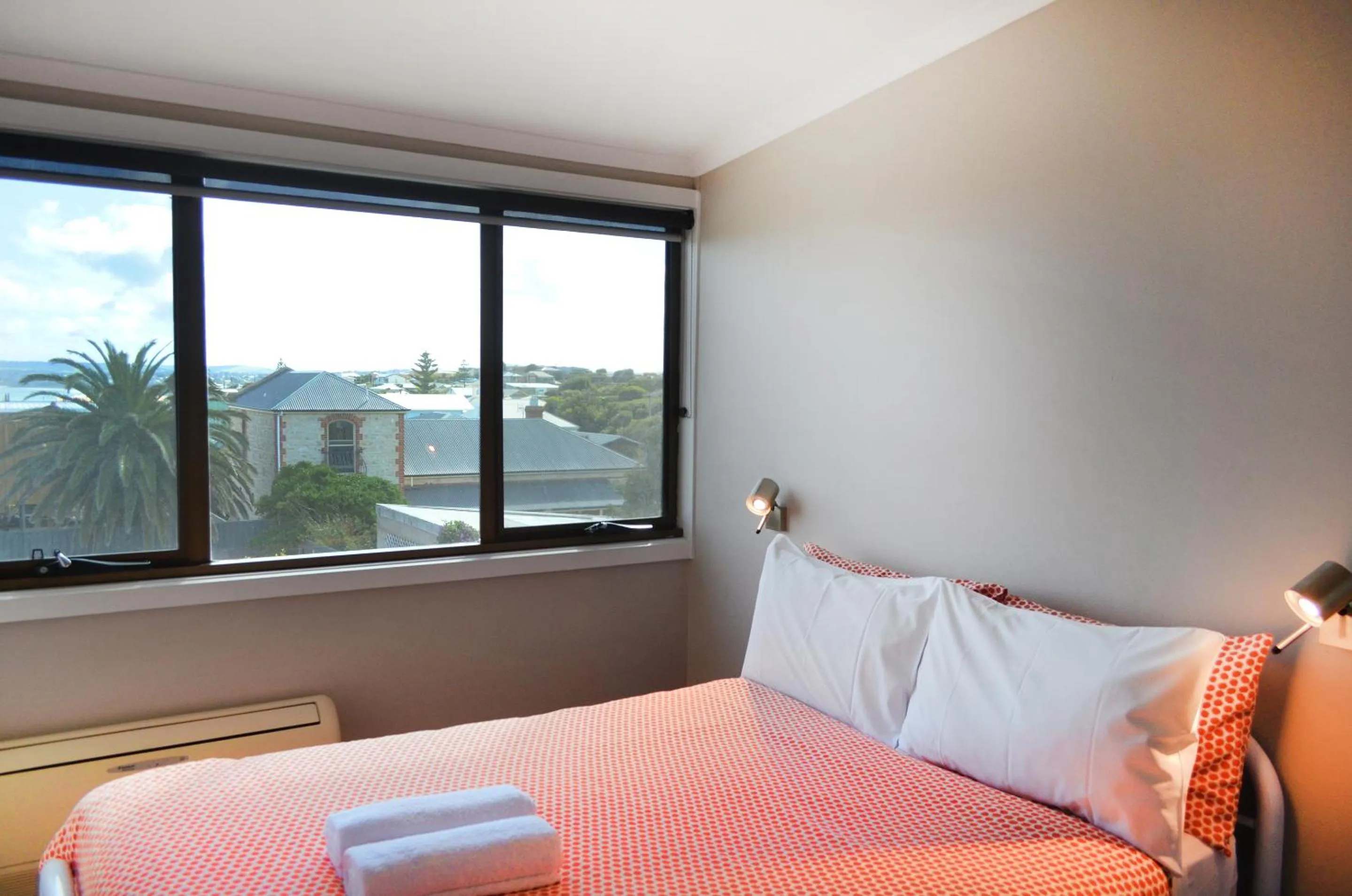 Day, Bed in YHA Port Elliot Beach House