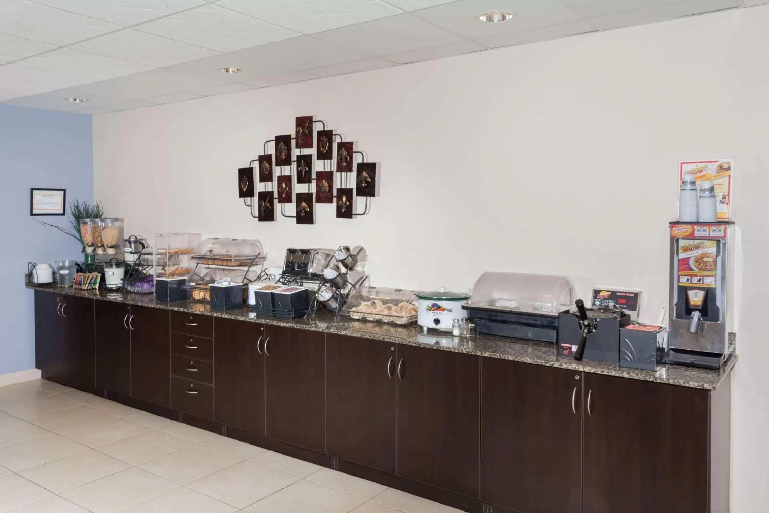 Restaurant/places to eat in Microtel Inn and Suites Elkhart