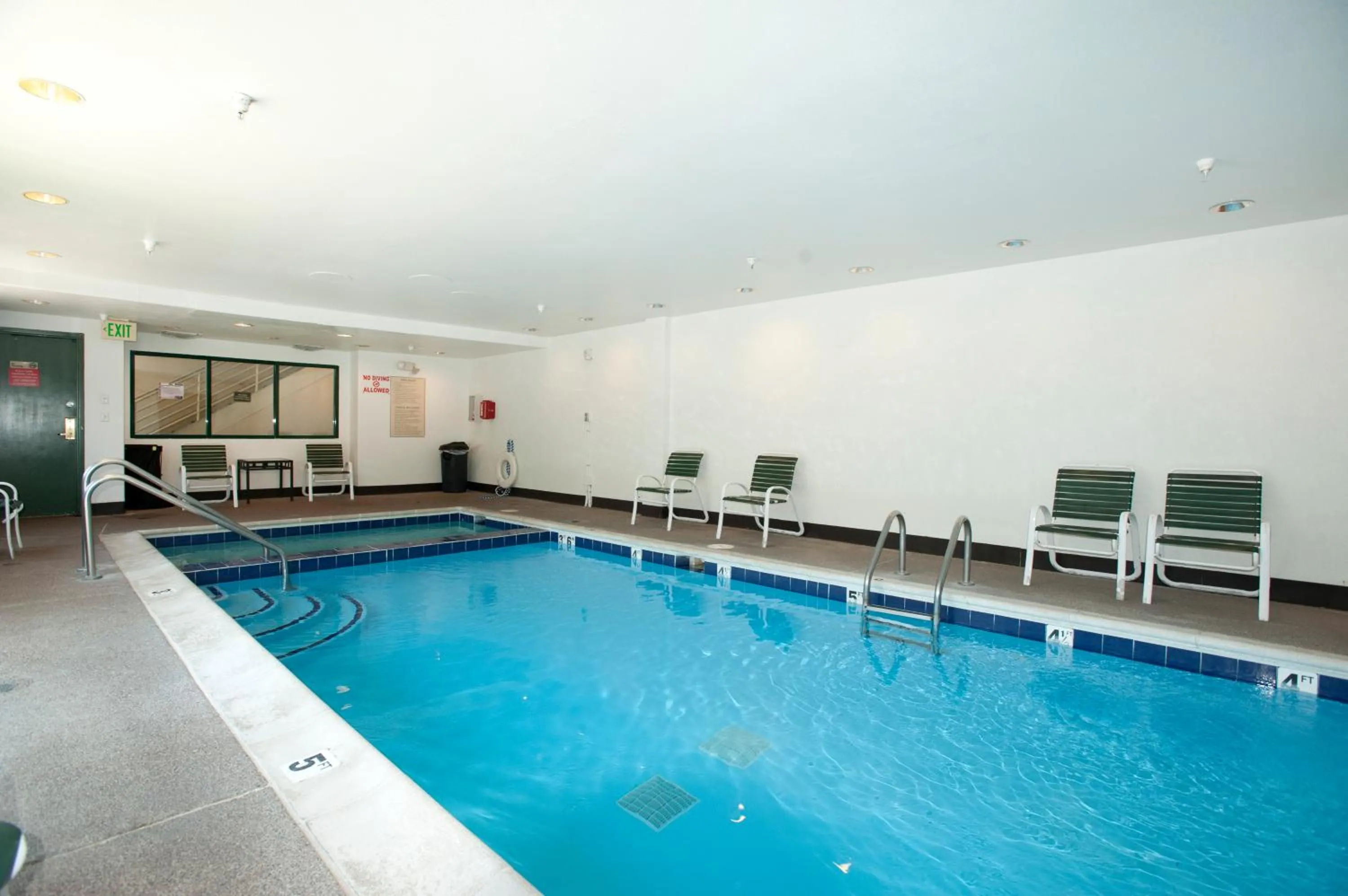 Swimming pool in Gateway Mountain Lodge by Keystone Resort