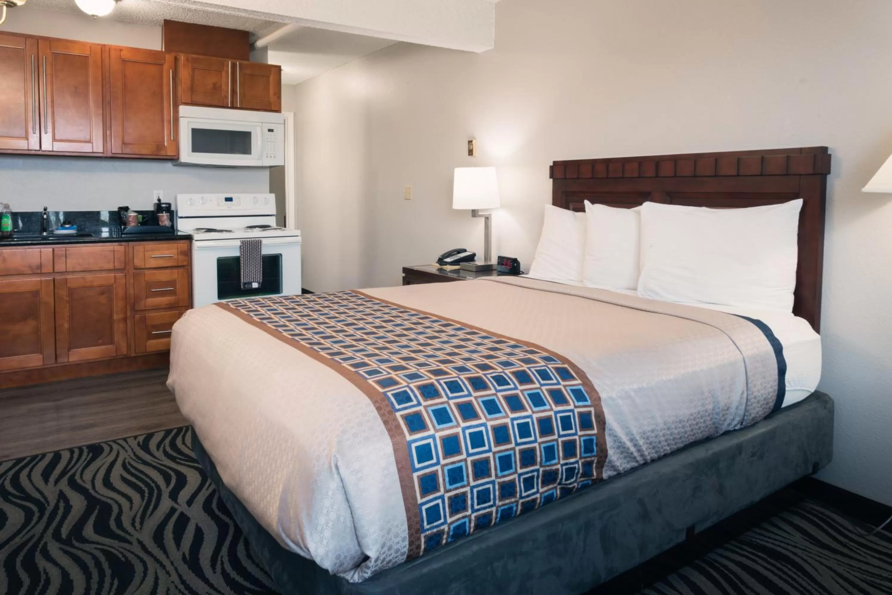 Bed in Astoria Rivershore Motel