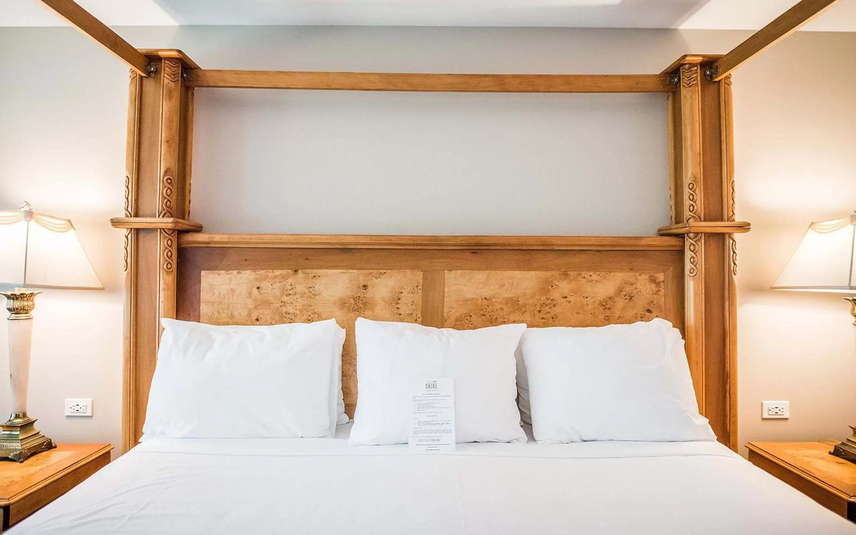 Premium Queen River View in The Shire Woodstock Premium Queen River View in The Shire Woodstock