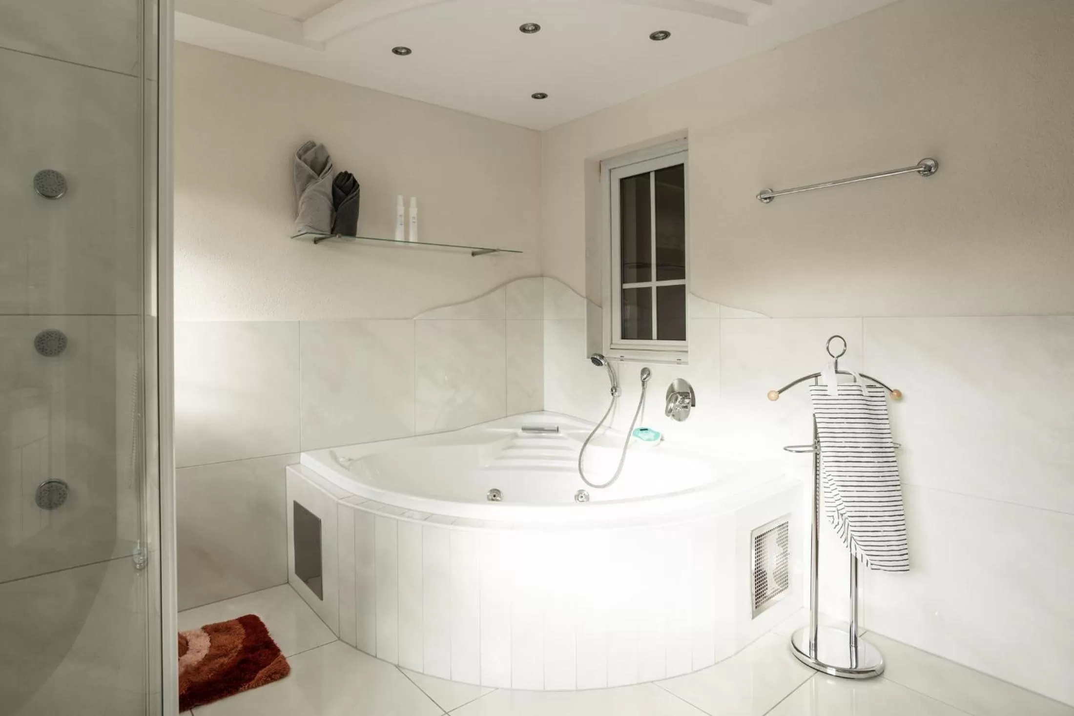 Hot Tub in Apart Relax