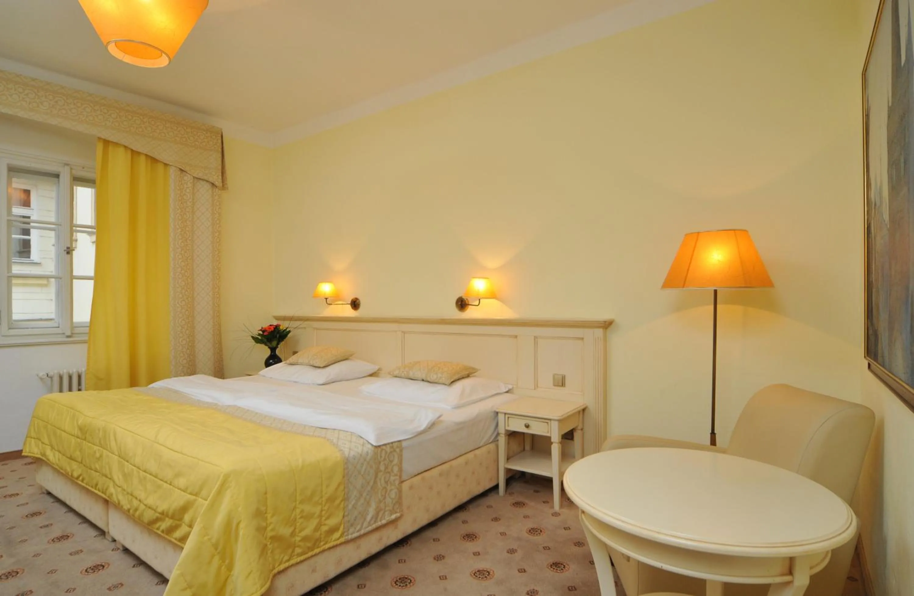 Bedroom, Bed in Hotel Metamorphis