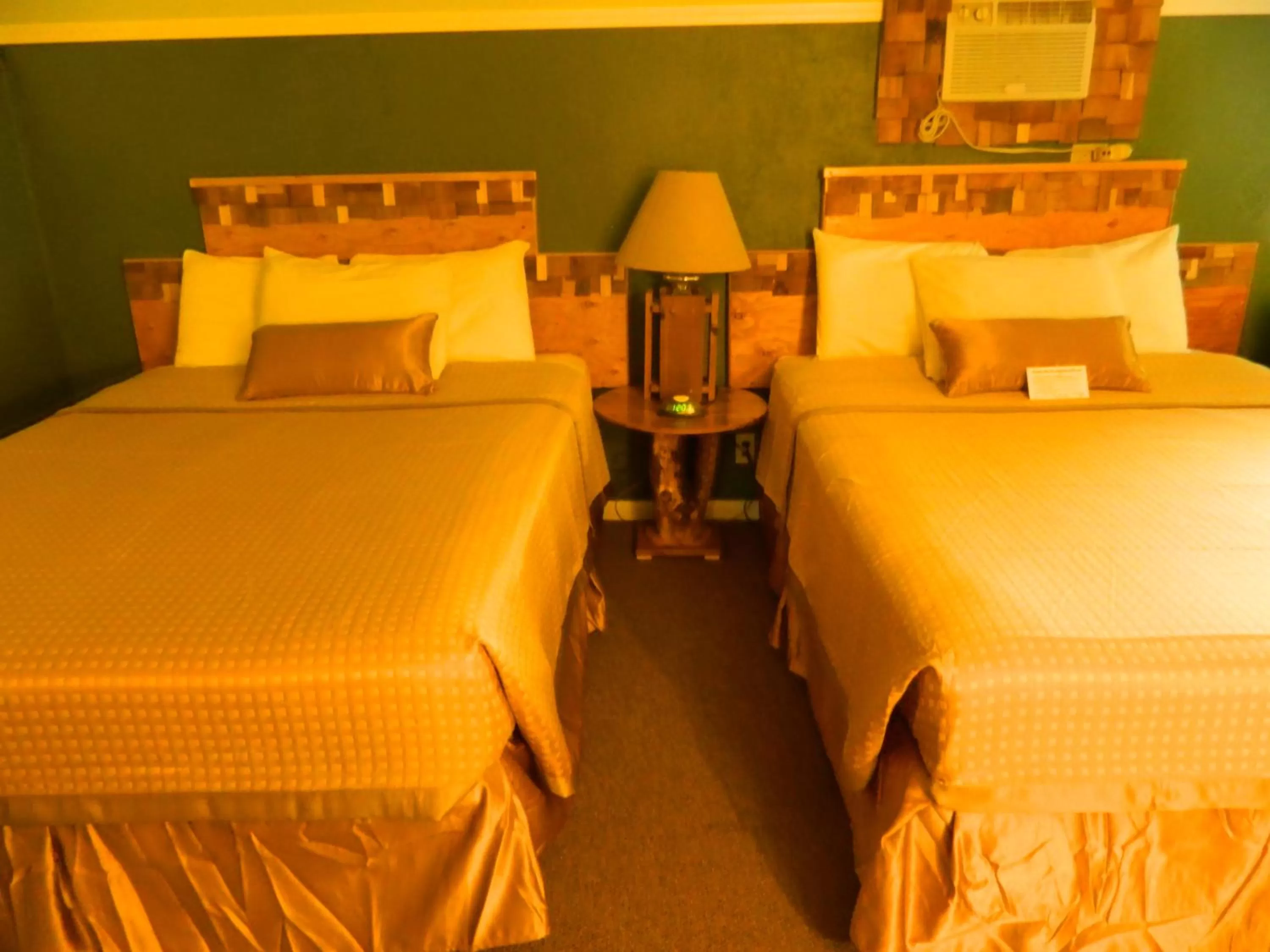 Bed in Country Motor Inn