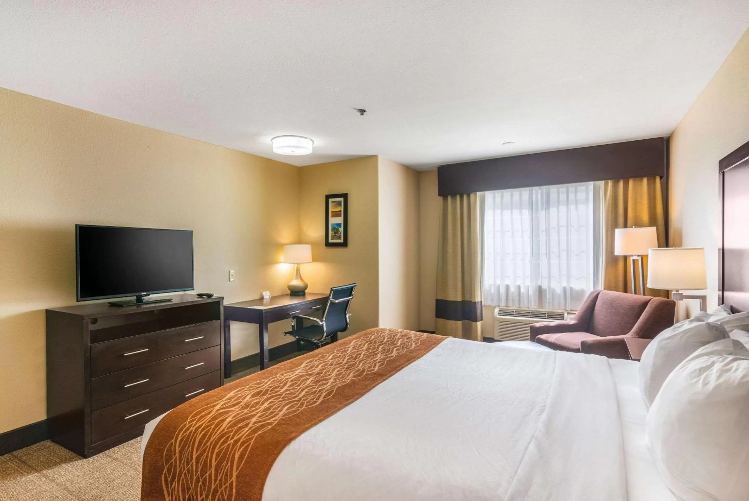 Photo of the whole room, Bed in Comfort Inn & Suites Mojave