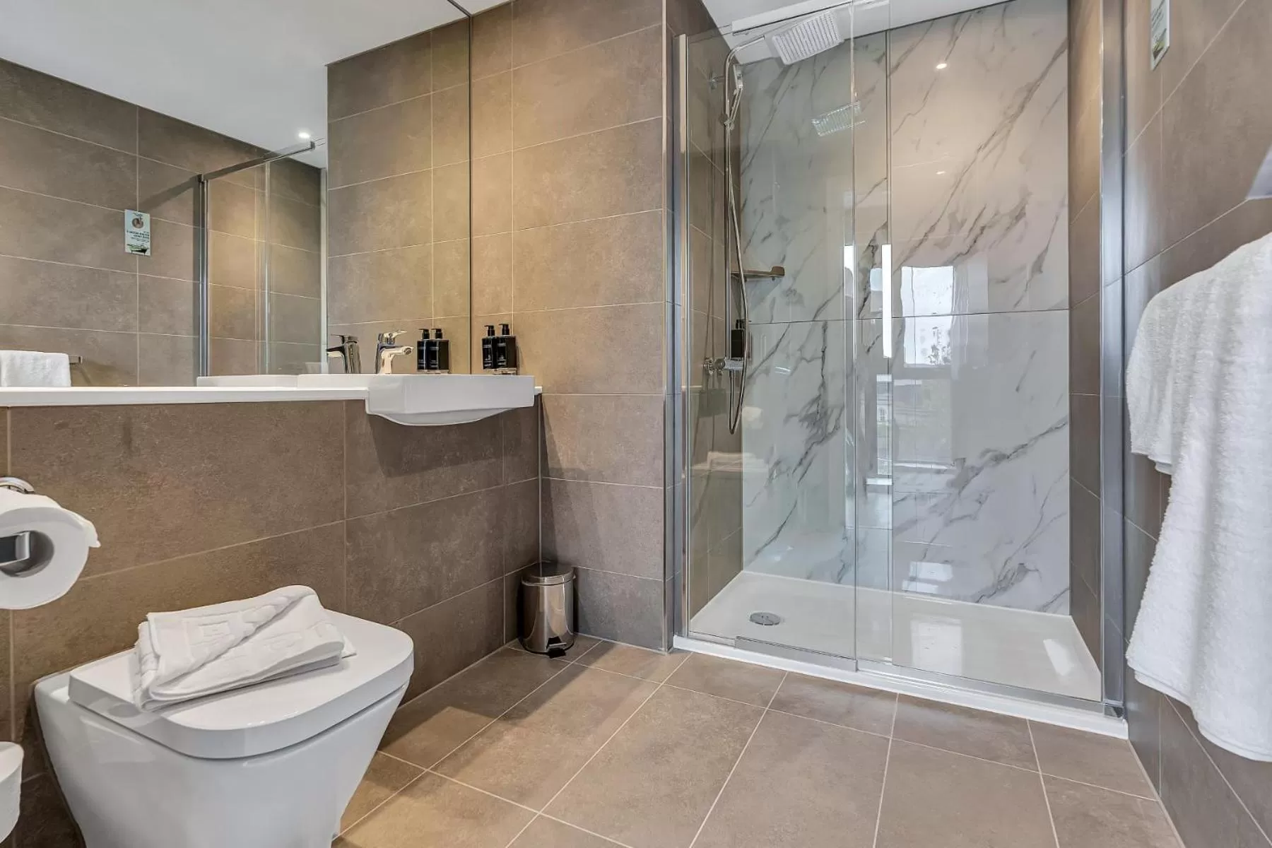 Bathroom in Roomzzz Edinburgh