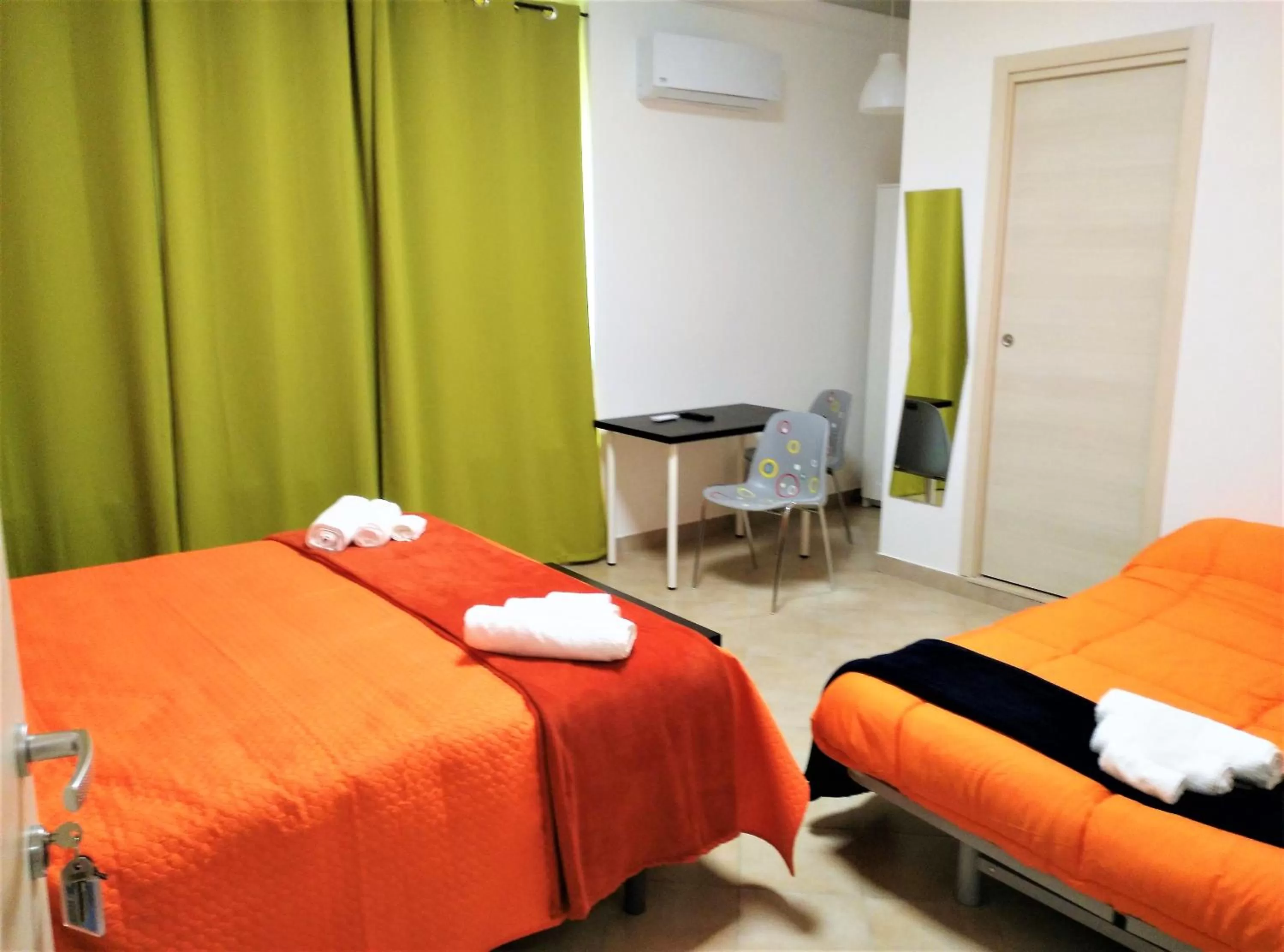 Photo of the whole room, Bed in B&B Into Palermo Rooms vicino al teatro Massimo