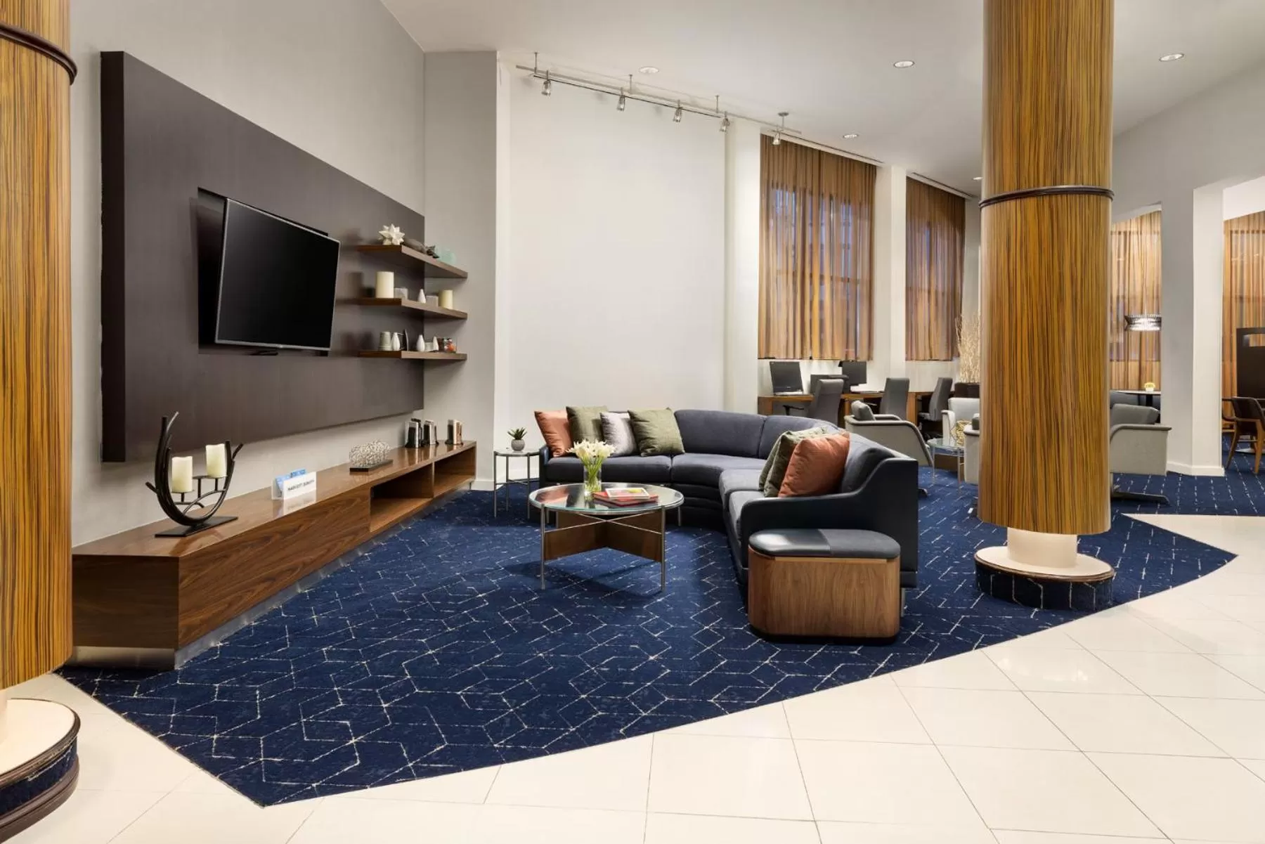 Communal lounge/ TV room in Courtyard by Marriott Atlantic City Beach Block