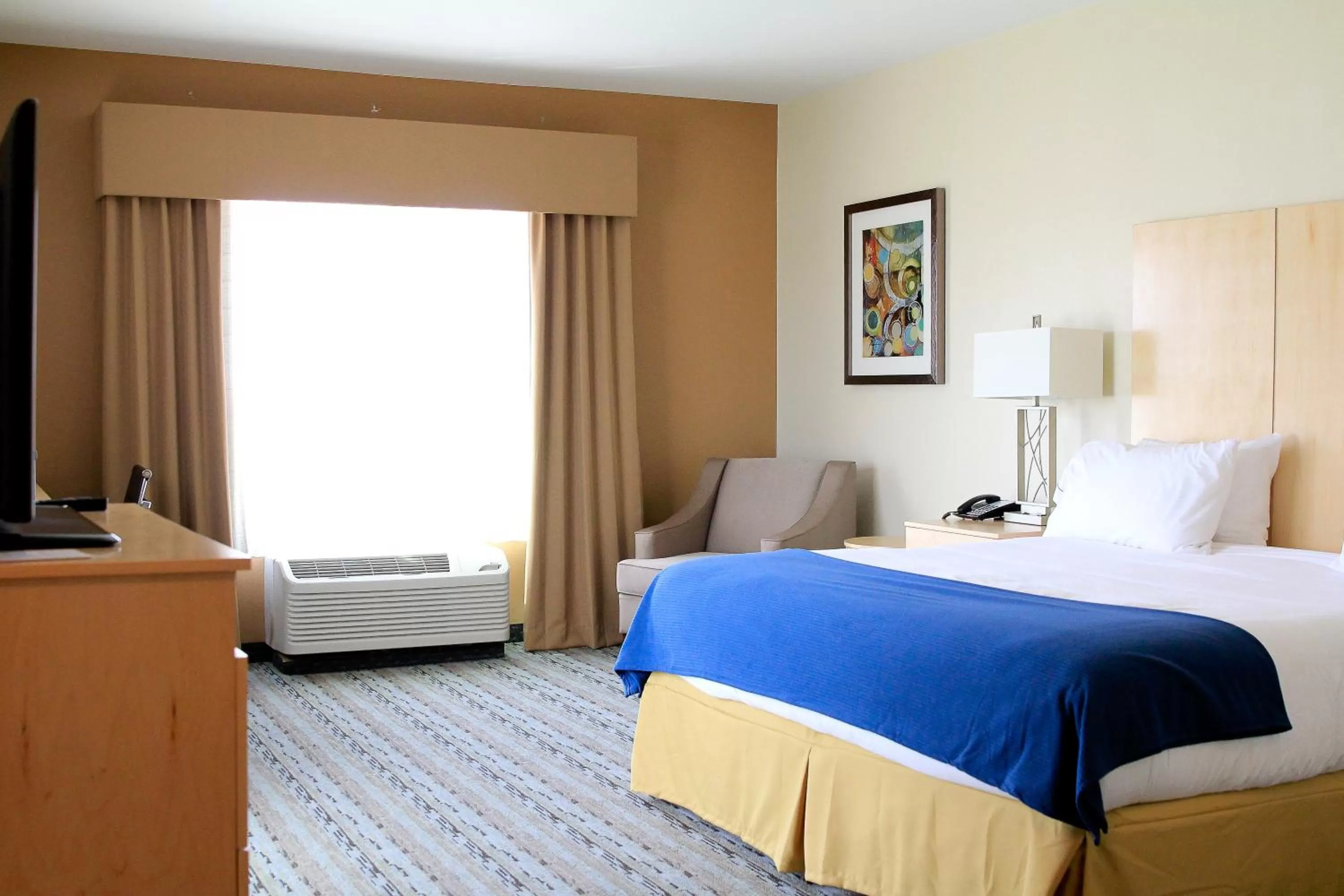 Photo of the whole room, Bed in Holiday Inn Express & Suites San Antonio - Brooks City Base by IHG