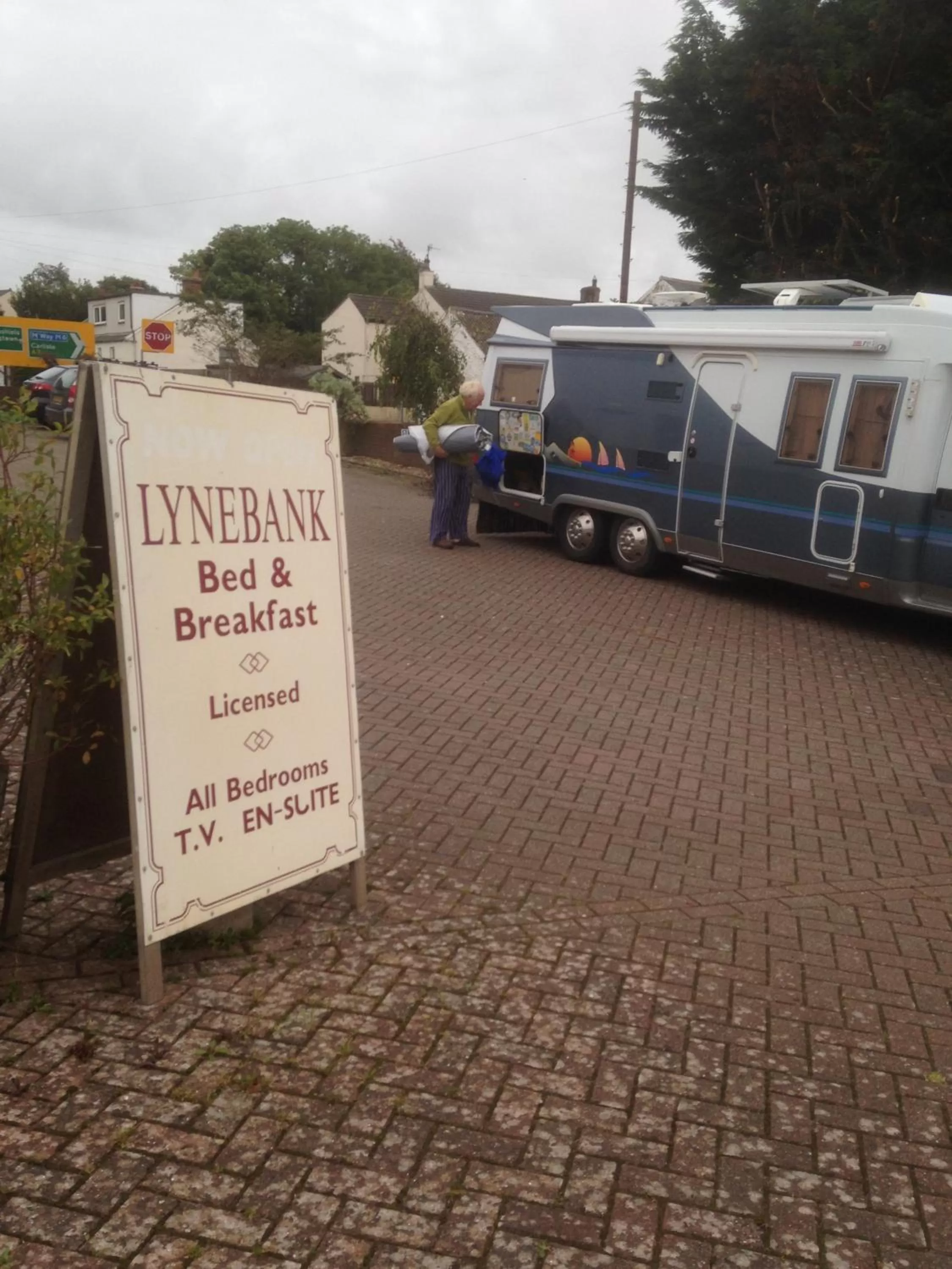 People in Lynebank House Hotel, Bed & Breakfast
