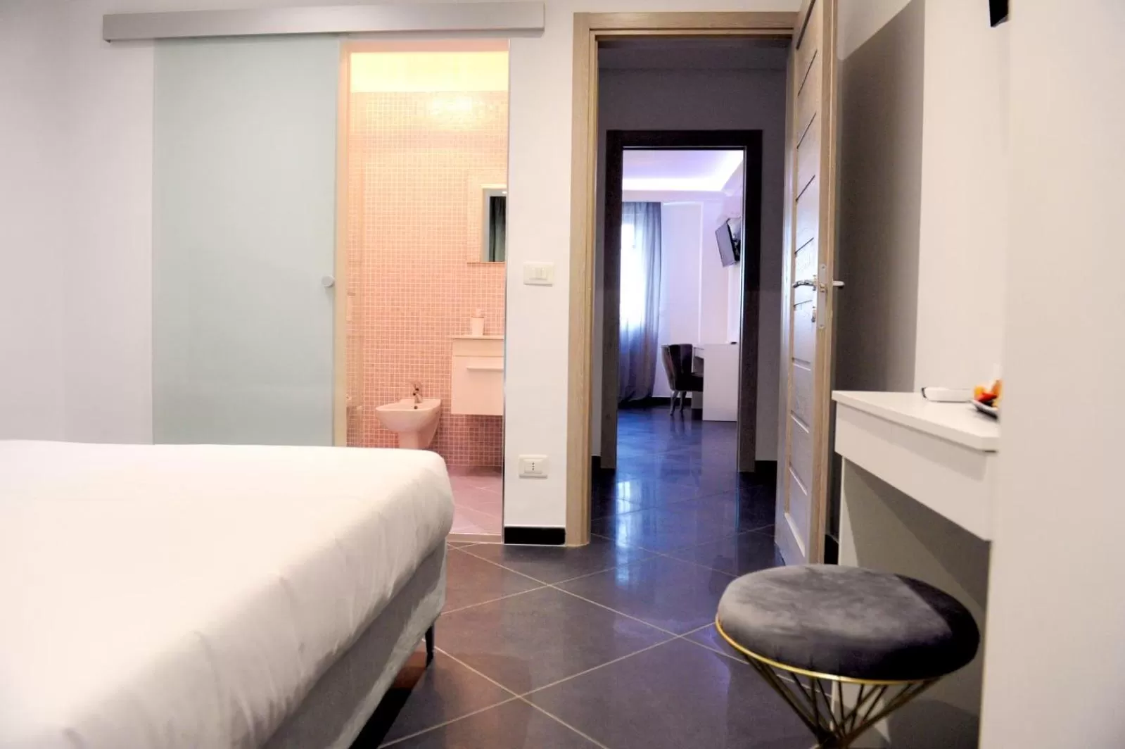 Bedroom, Bed in AIRPORT BARi DELUXE