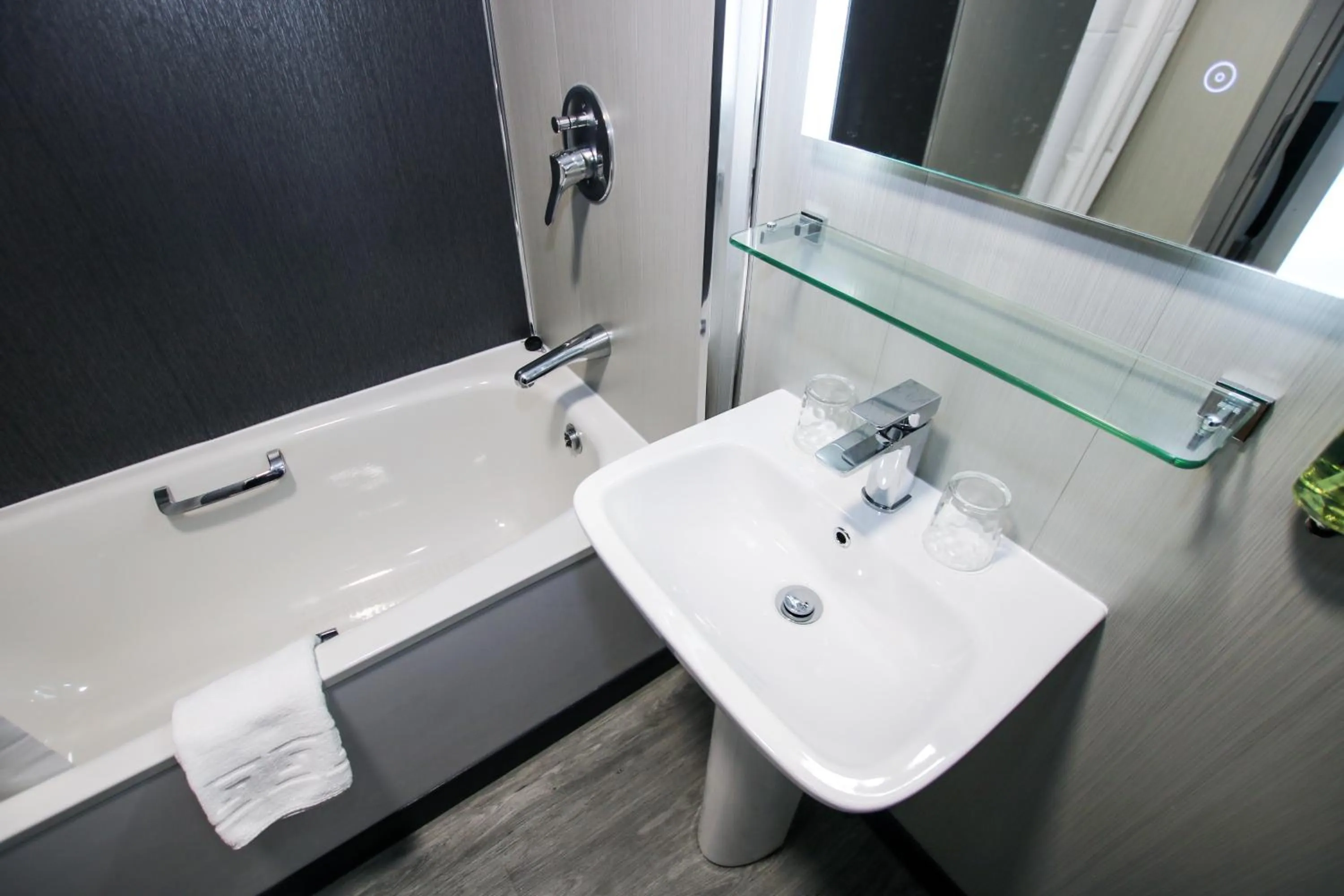 Bathroom in Brunswick Merchant City Hotel