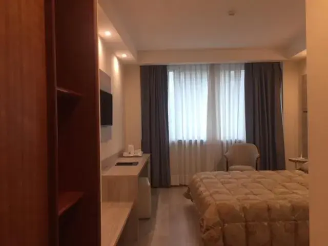 Double Room in Hostellerie Du Cheval Blanc Double Room in Hostellerie Du Cheval Blanc