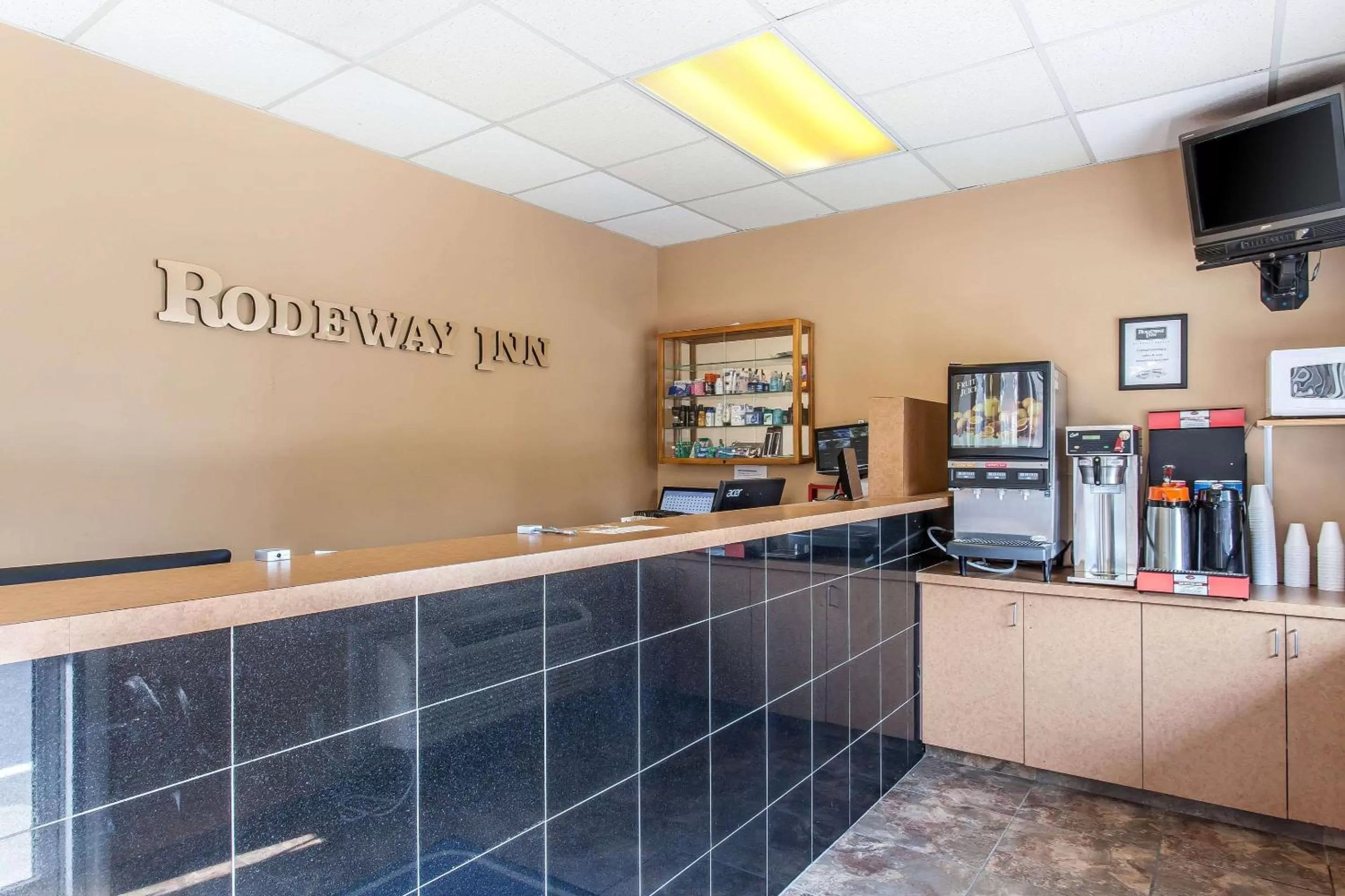 Lobby or reception in Rodeway Inn Sandusky North