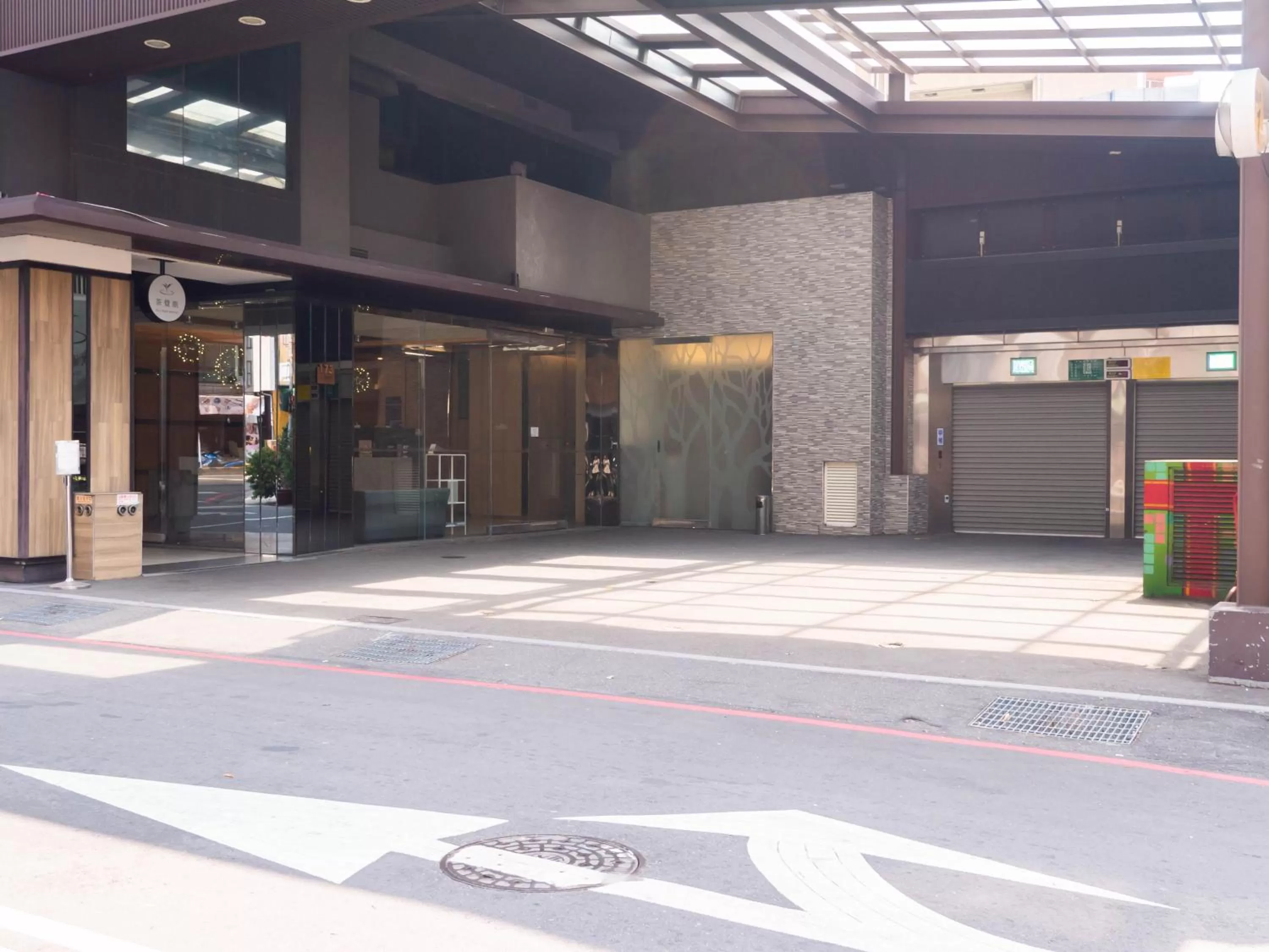 Property building in Green Hotel - Tea Way