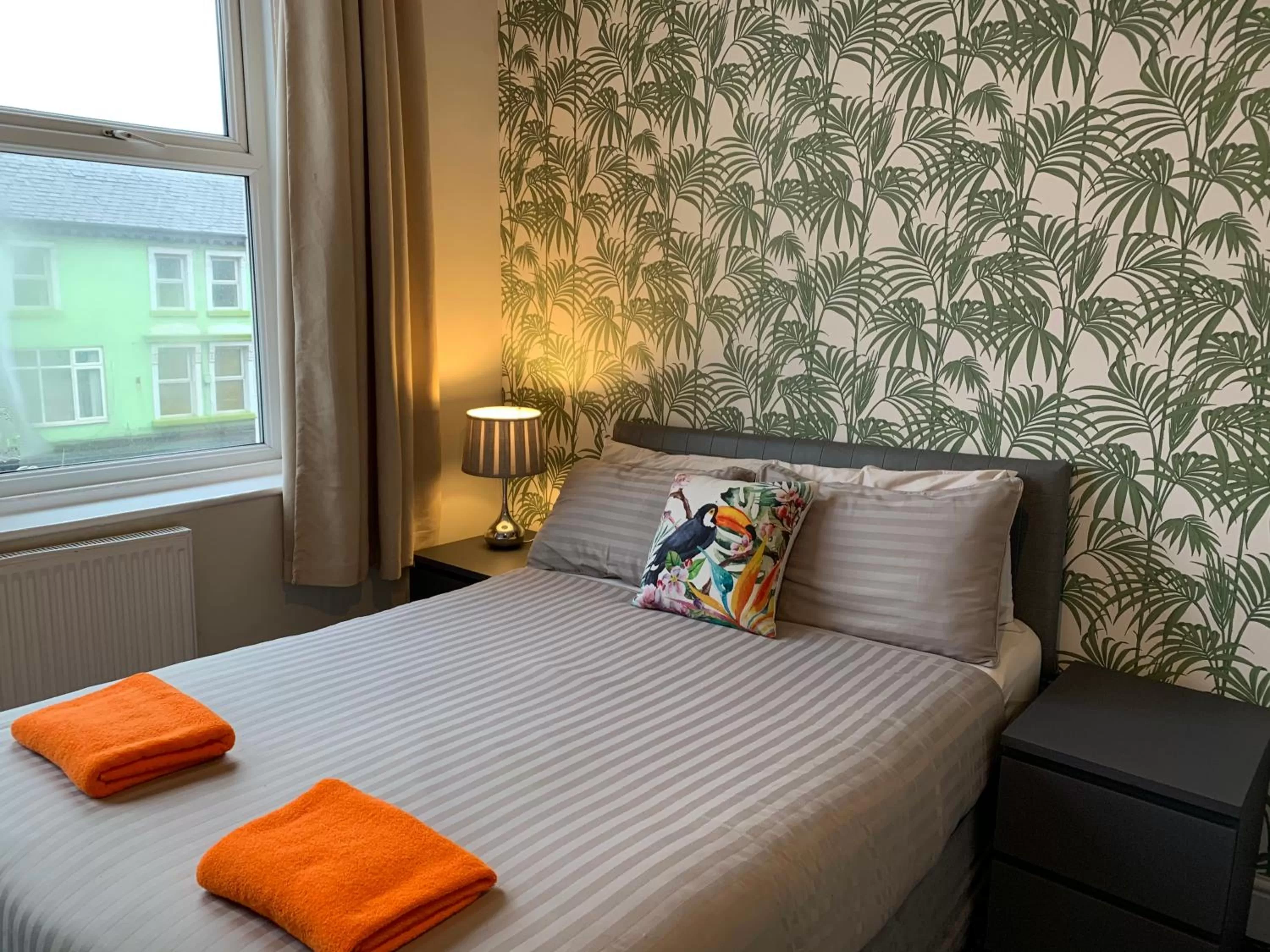 Bedroom, Bed in Tropics Beach Hotel