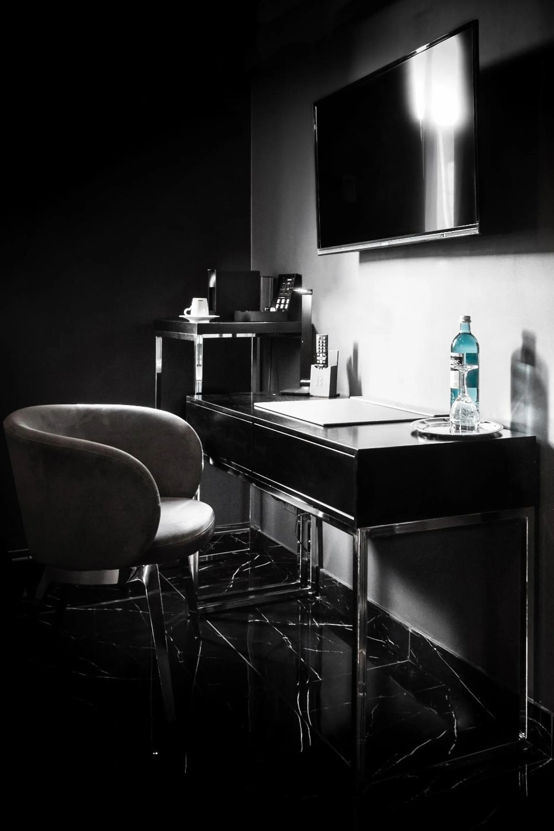 Seating area in Hotel Belmont Classic