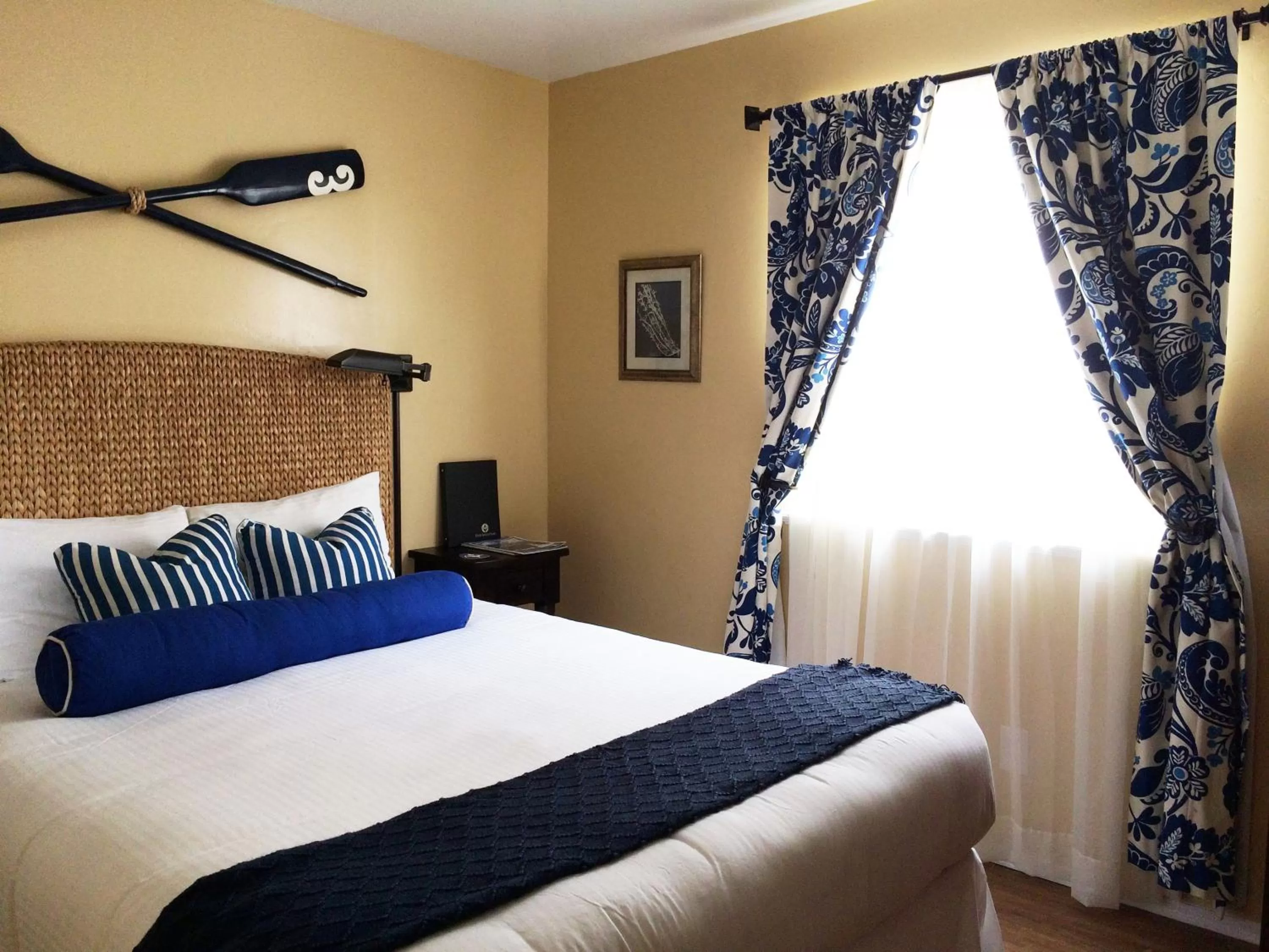 Bed in West Cliff Inn, A Four Sisters Inn