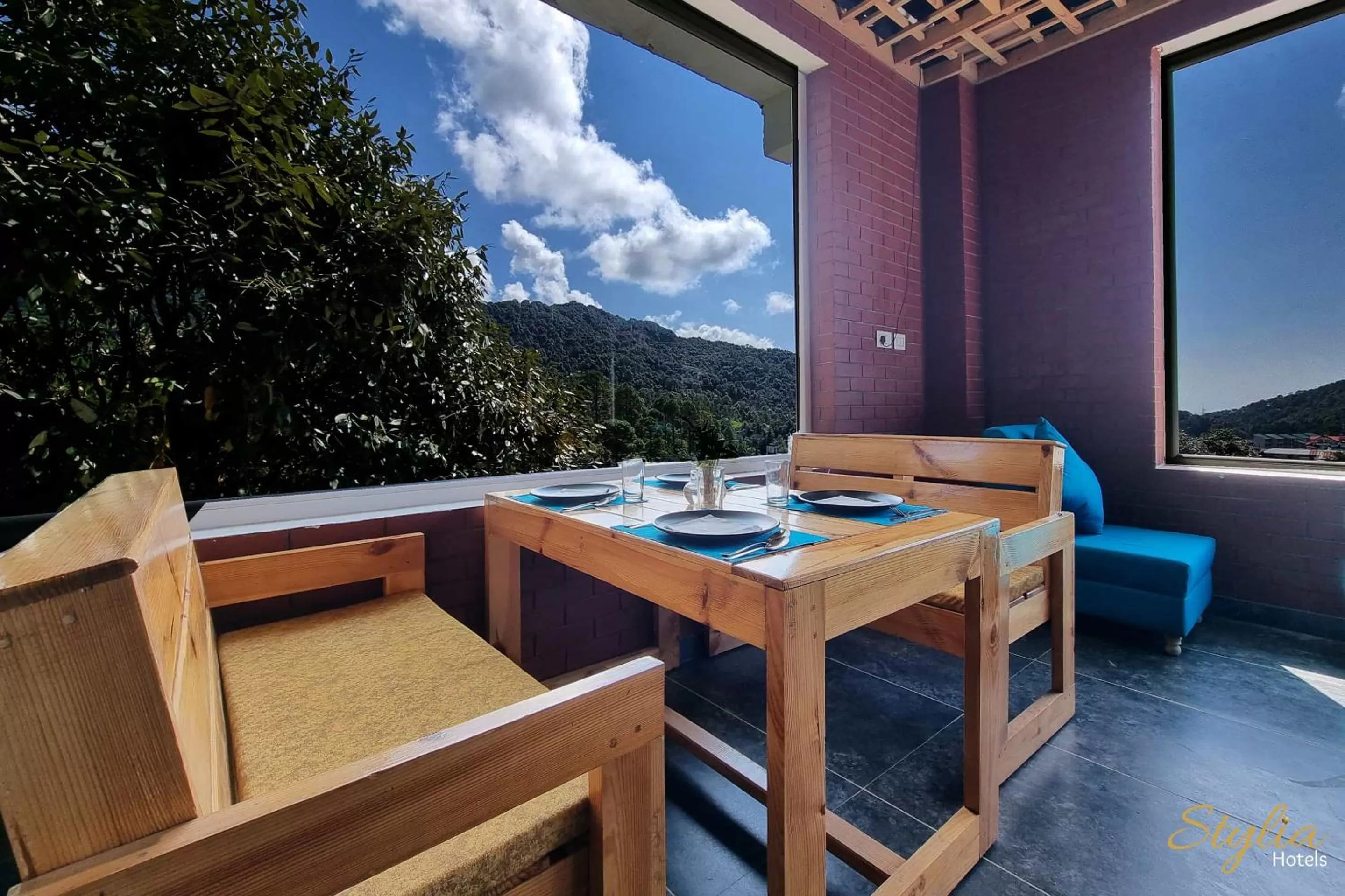 Restaurant/places to eat in Moon Glade By Stylia Hotels