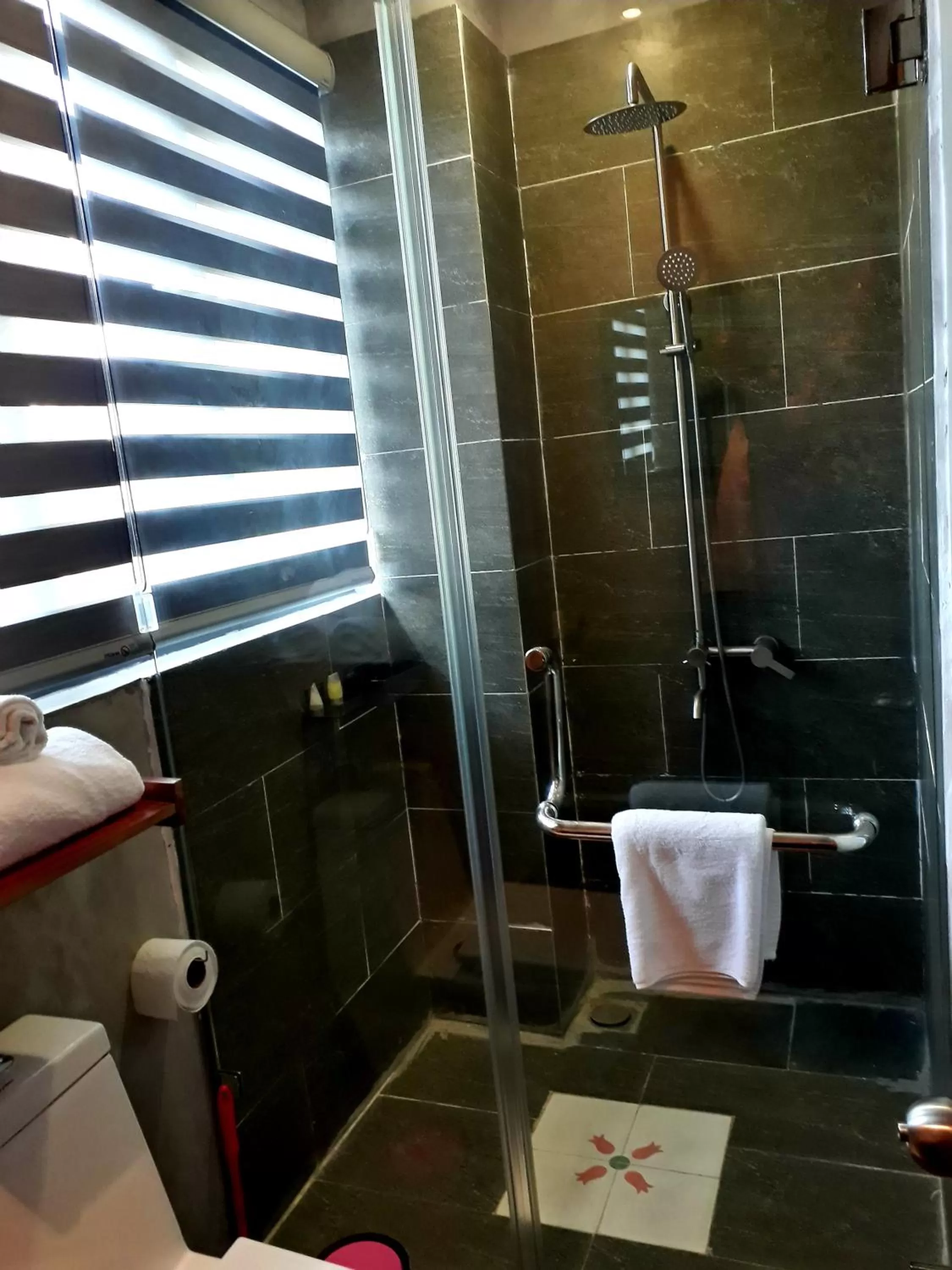 Bathroom in Pink Tulip Hoi An