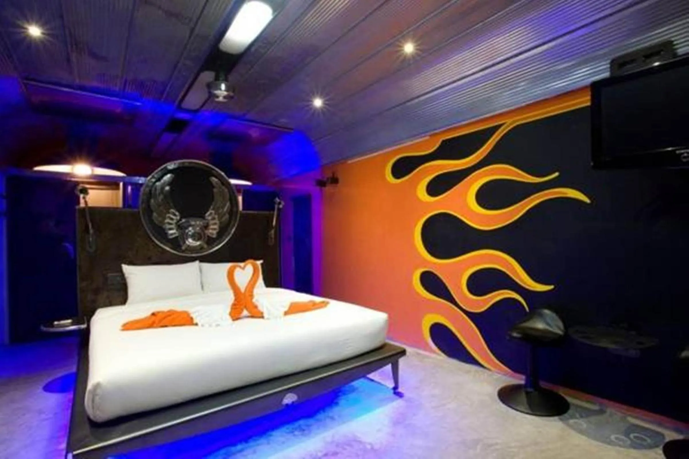 Decorative detail, Bed in Nicky's Handlebar