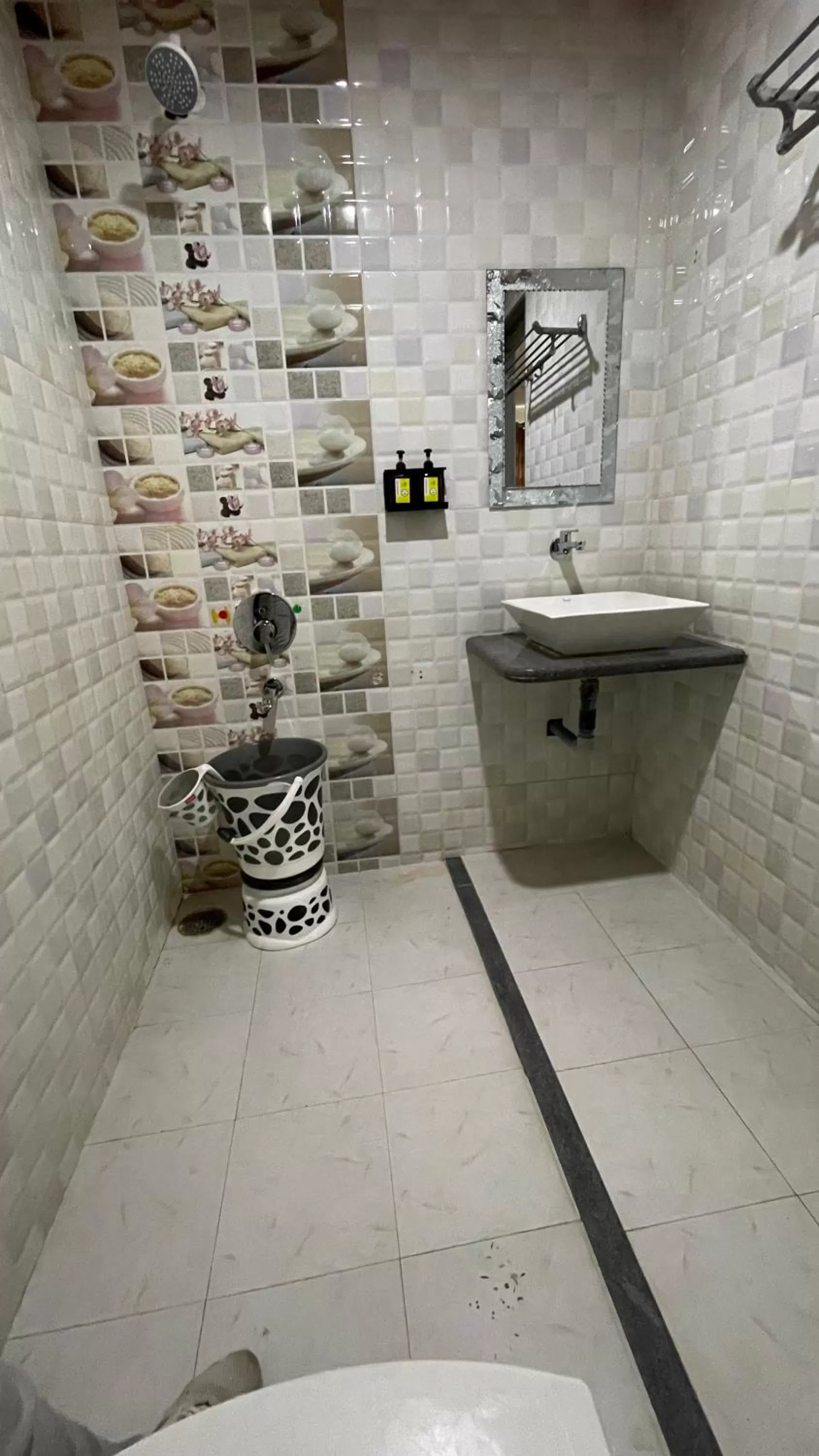 Bathroom in Hotel Sai Bansi