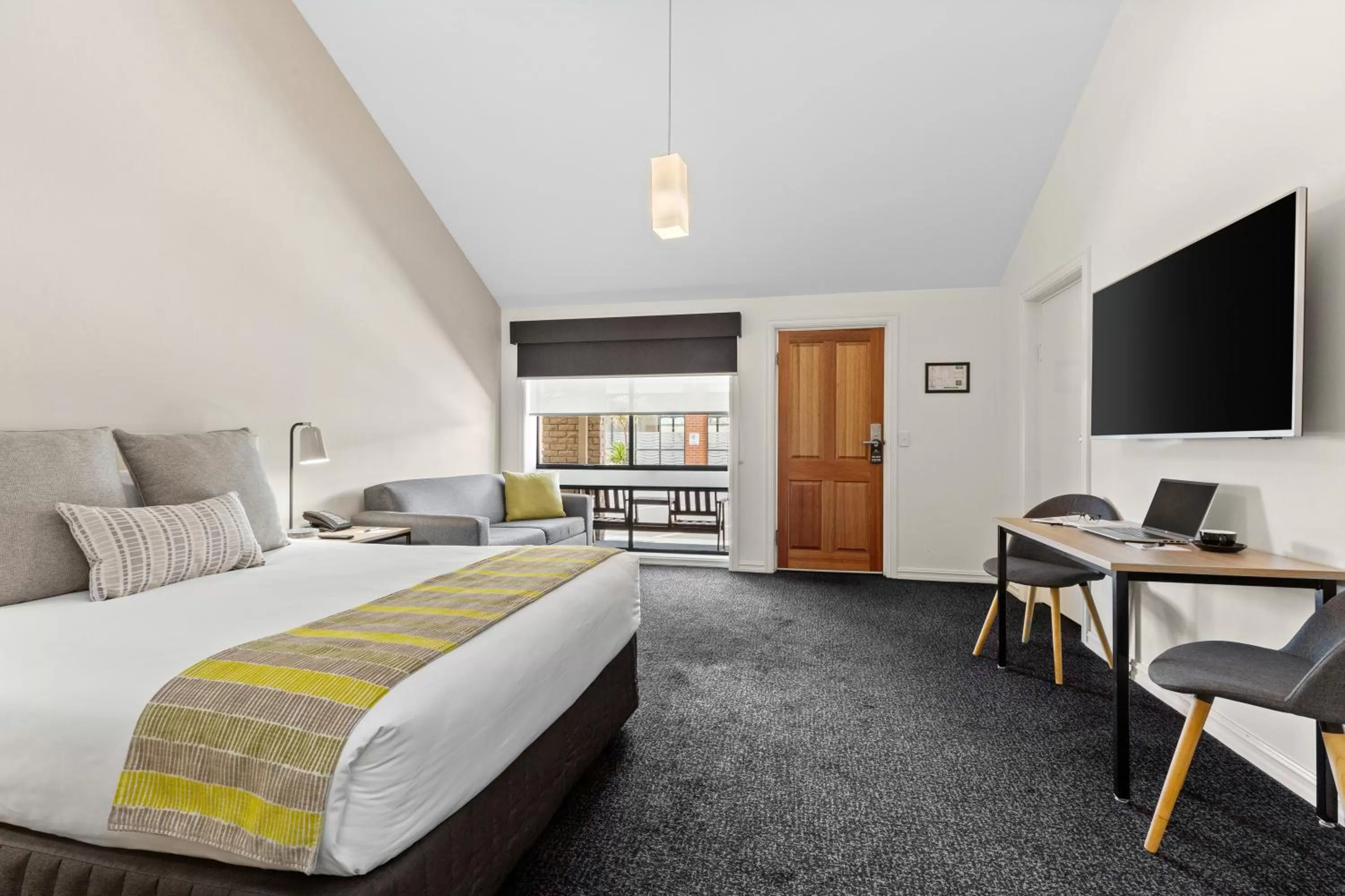 Bedroom, Bed in All Seasons Resort Hotel Bendigo