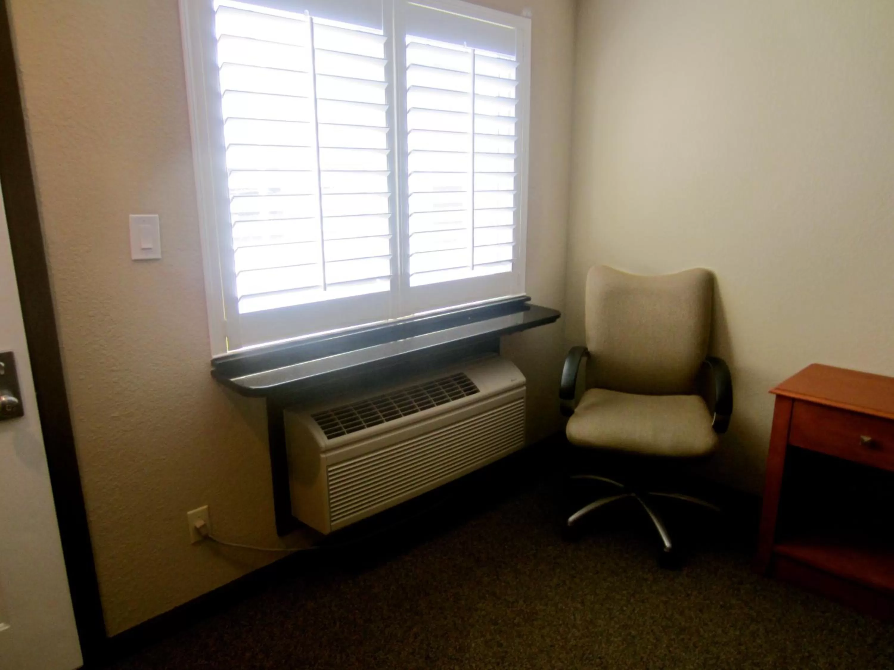 Decorative detail in Deluxe Inn Redwood City