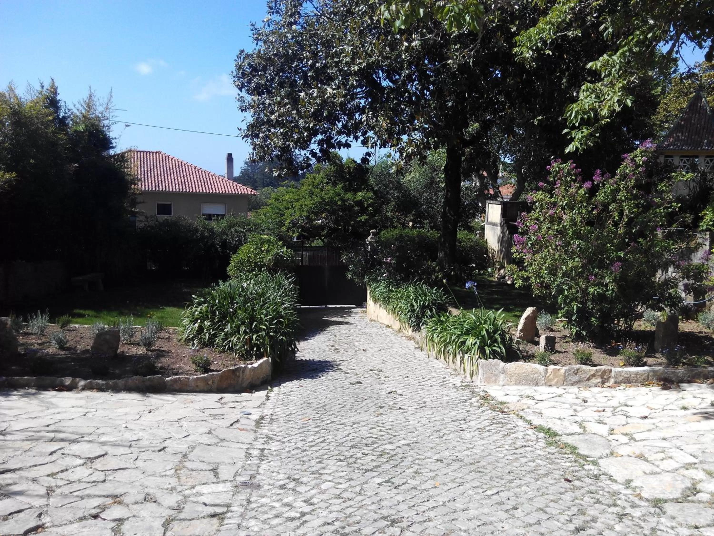 Garden, Property Building in Guest House Villa dos Poetas