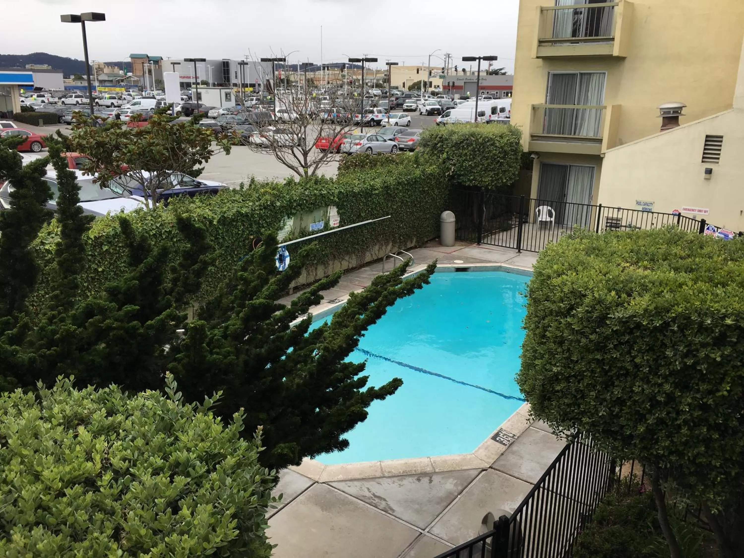Swimming pool in Sand Dollar Inn