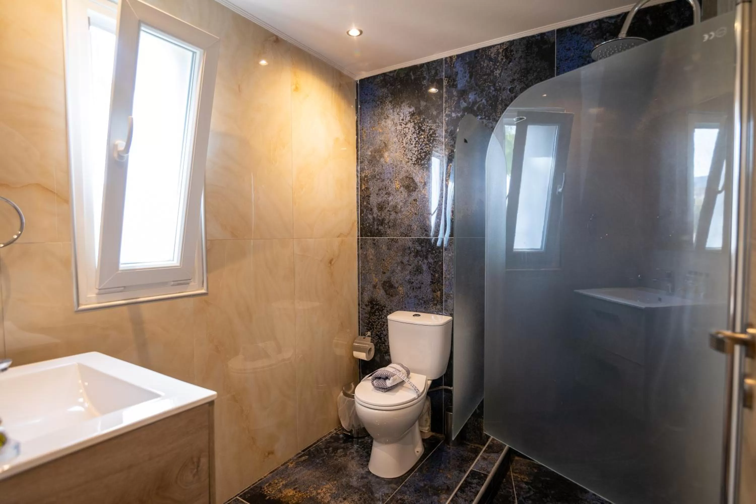 Shower in Votsalakia Hotel & Luxury Apartments