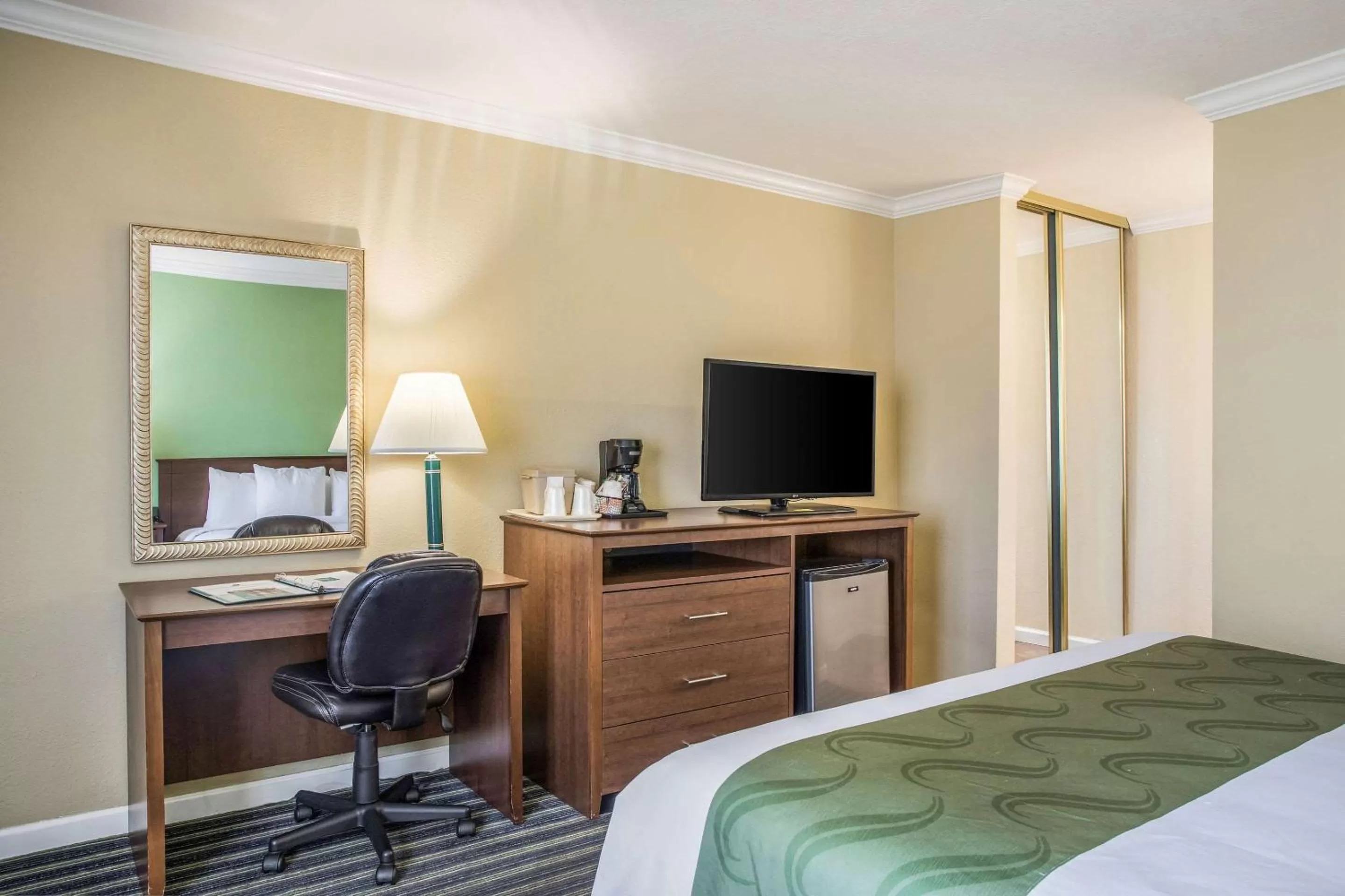 Photo of the whole room, TV/Entertainment Center in Quality Inn Santa Barbara