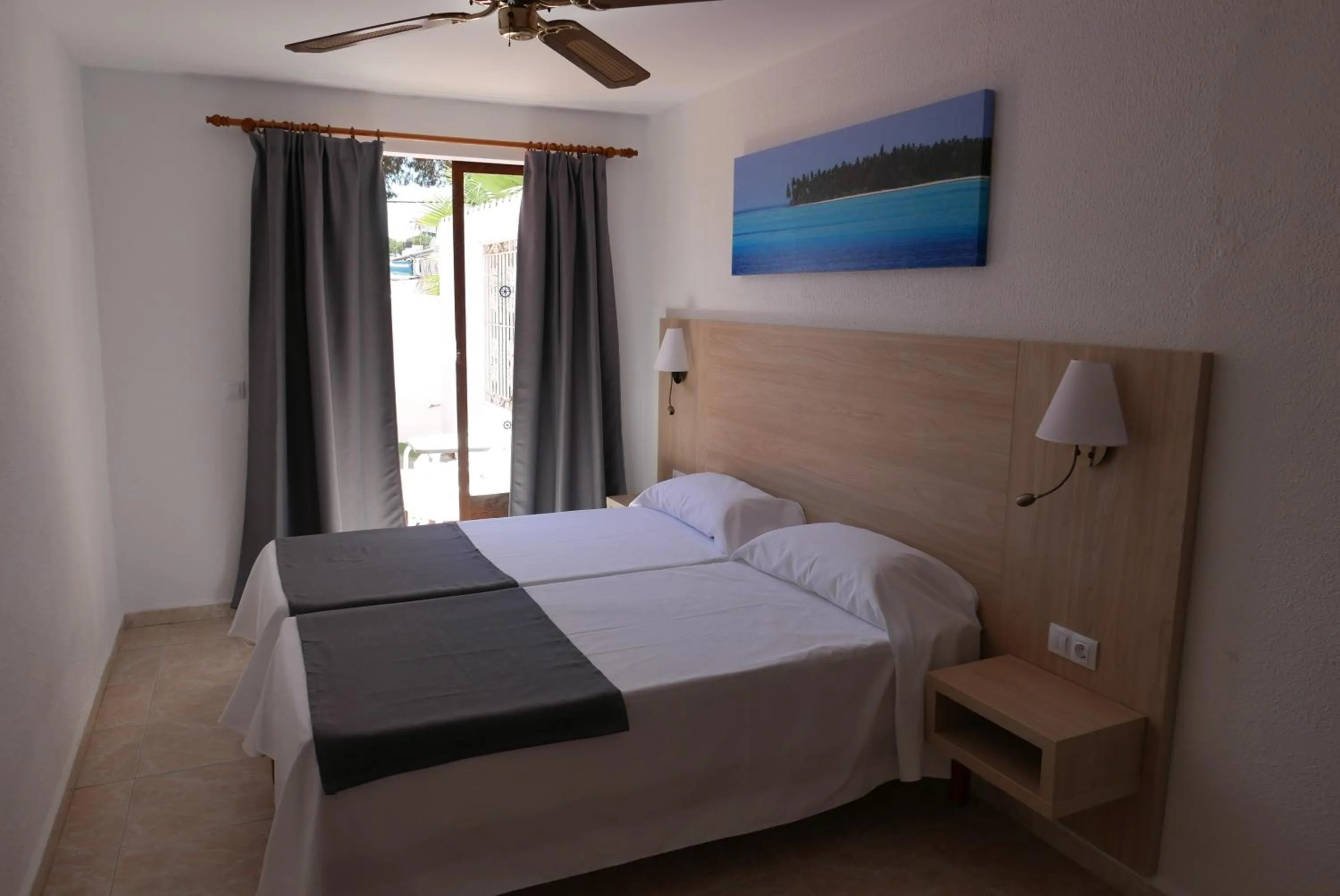 Photo of the whole room in Hotel Antares