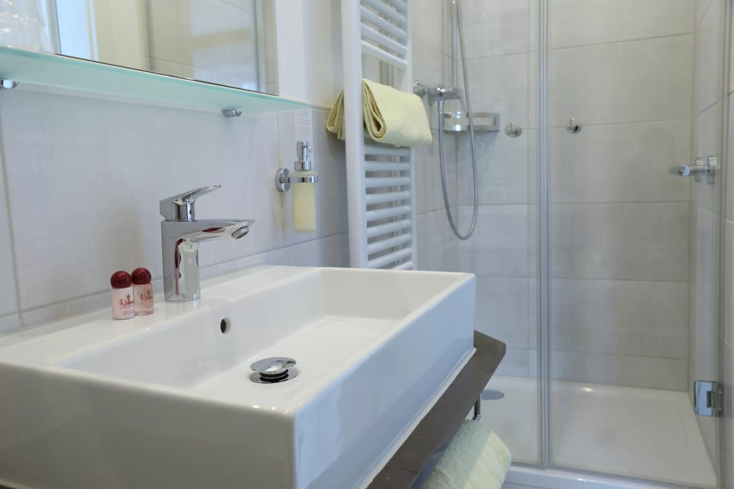 Shower in Hotel Steffl Garni inkl Chiemgau Karte