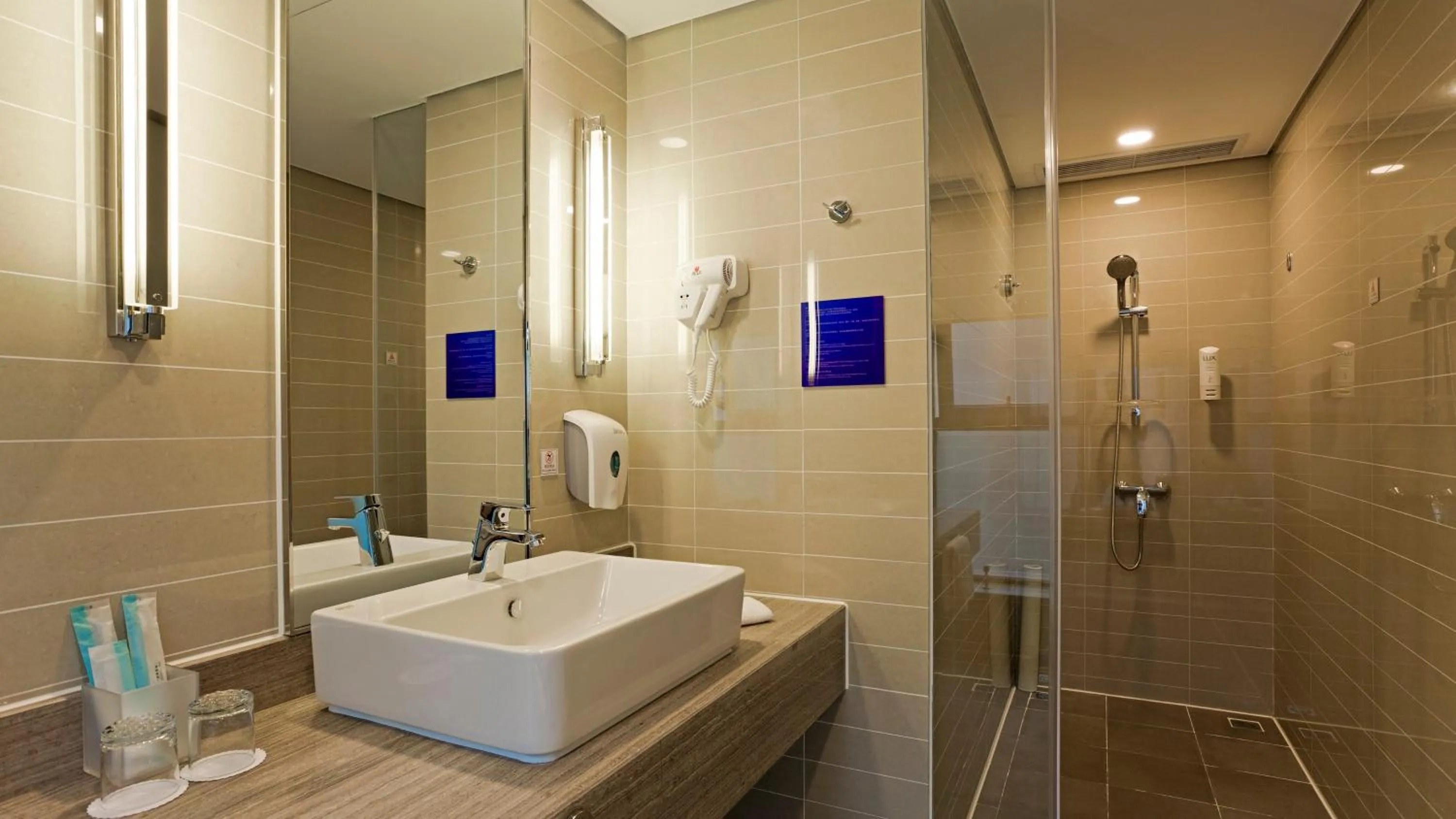 Bathroom in Holiday Inn Express Xi'an High-Tech Zone by IHG