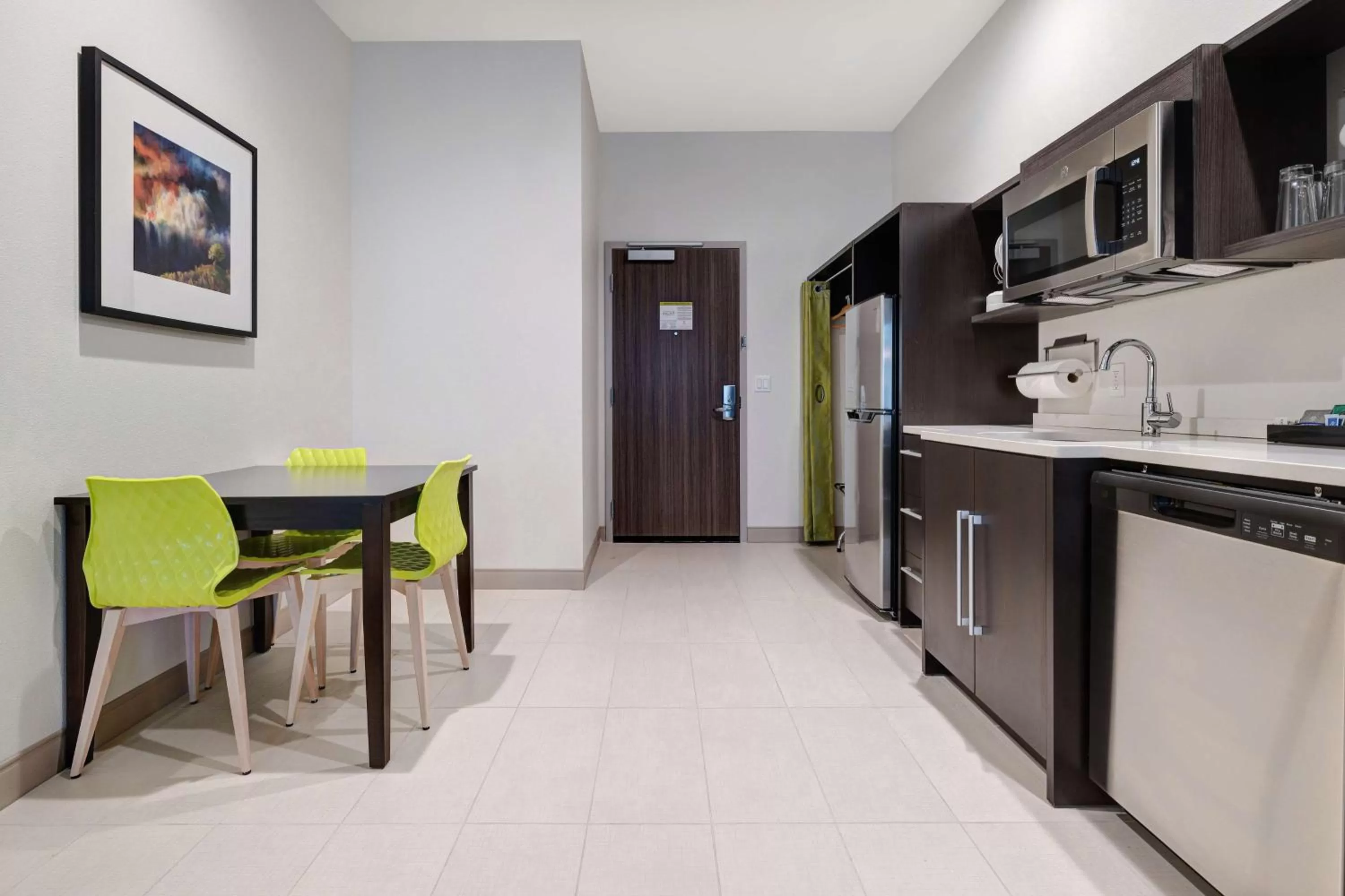 Kitchen or kitchenette in Home2 Suites By Hilton Redding
