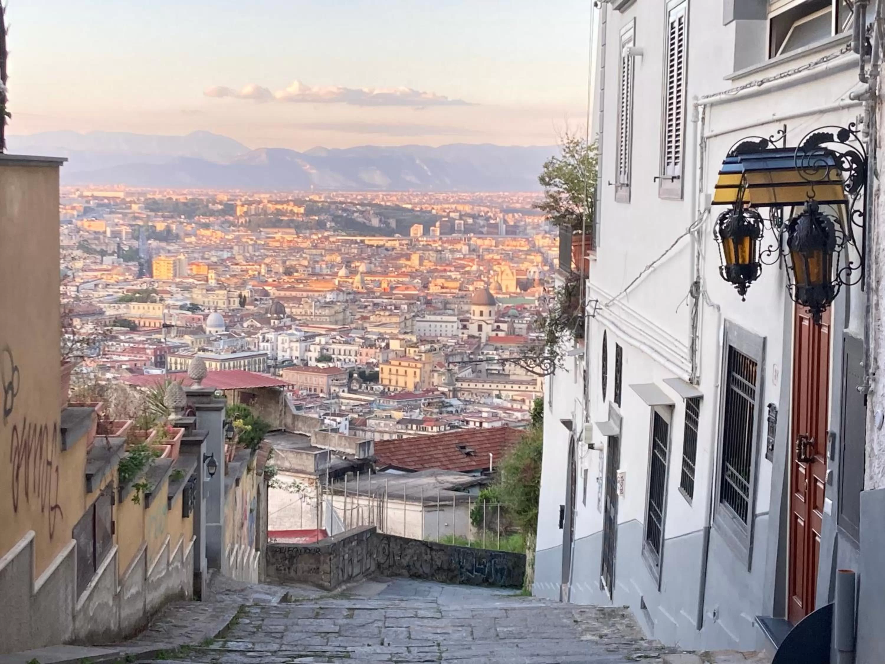 Property building in Le Petit Palais - Naples