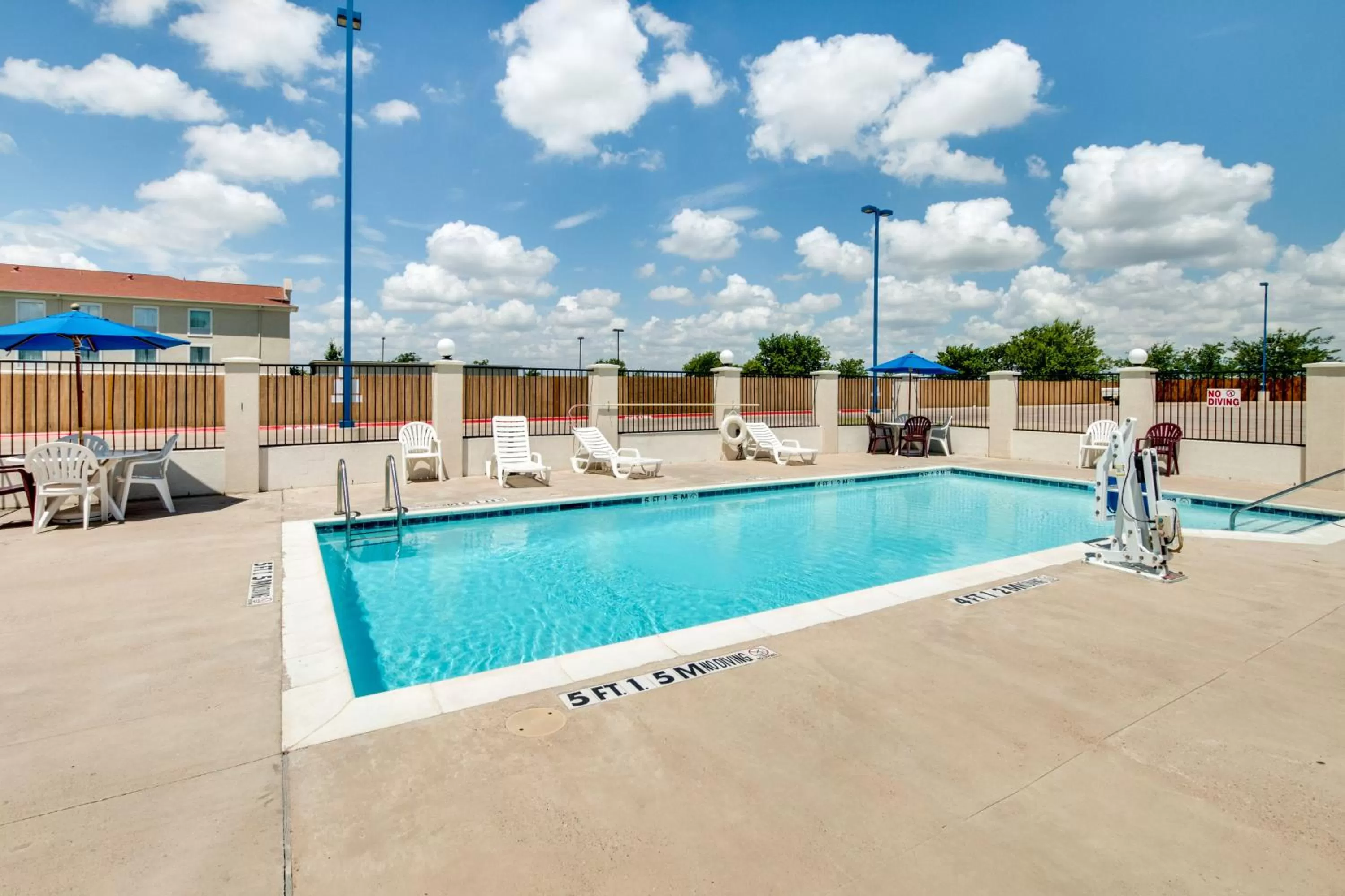 Swimming pool in Motel 6-Cleburne, TX